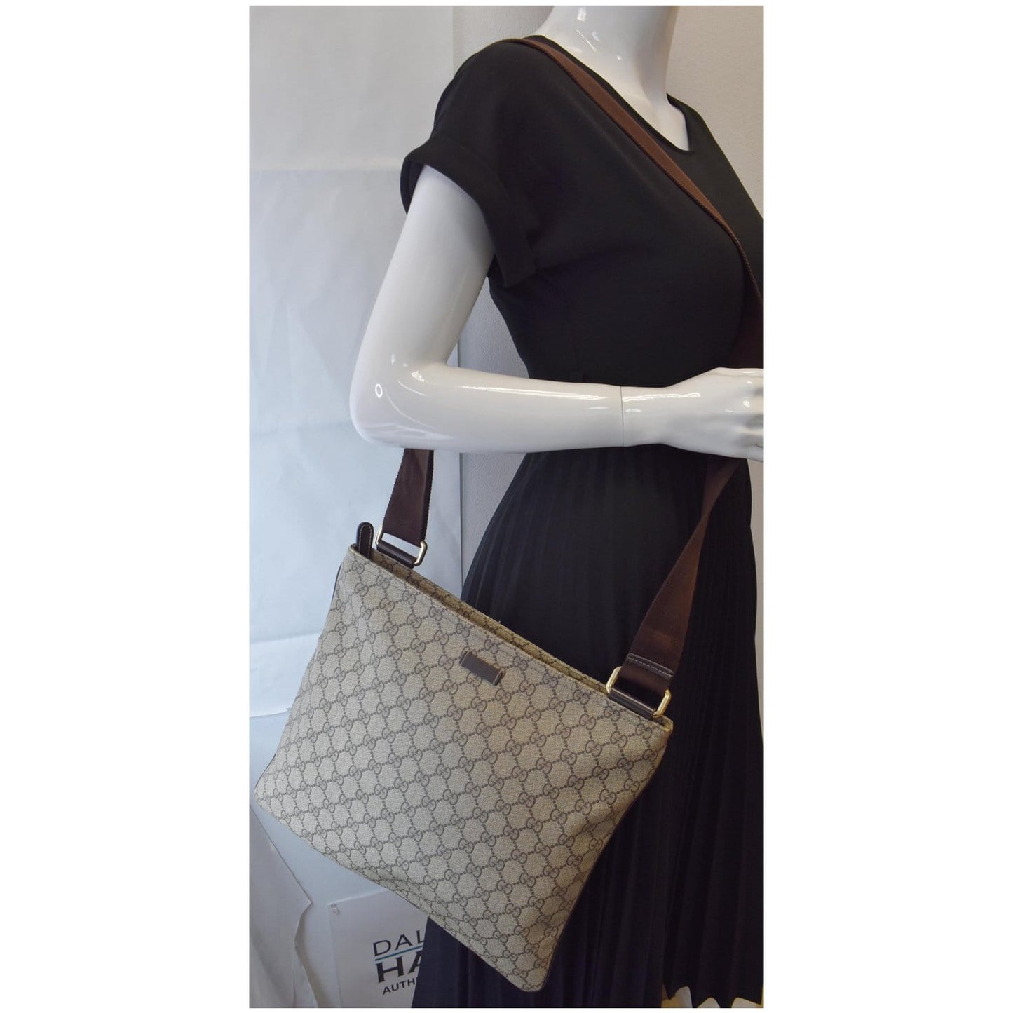 Gucci Supreme Messenger Shoulder Bag Canvas Beige
