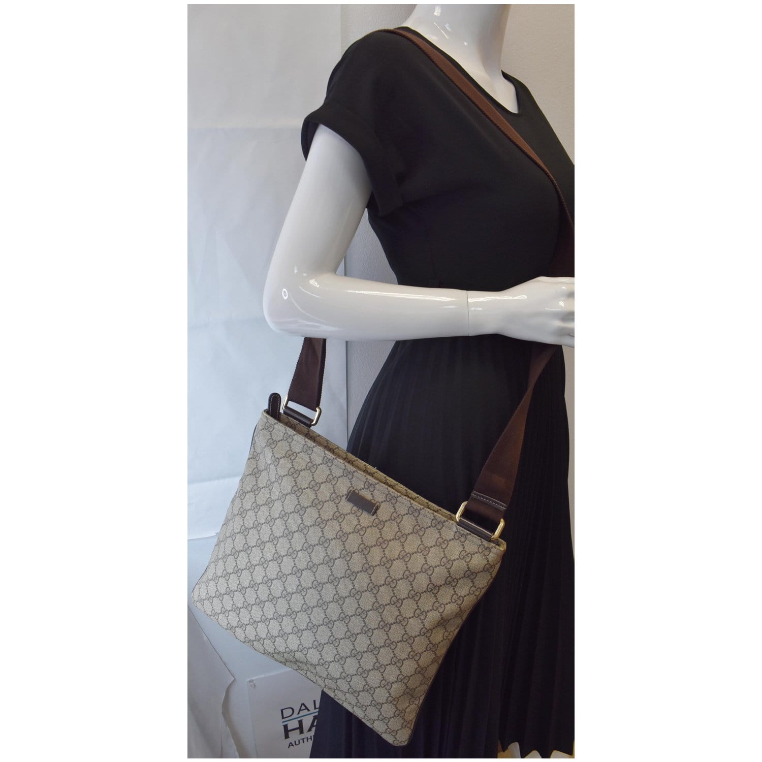 Gucci Supreme Messenger Shoulder Bag Canvas Beige