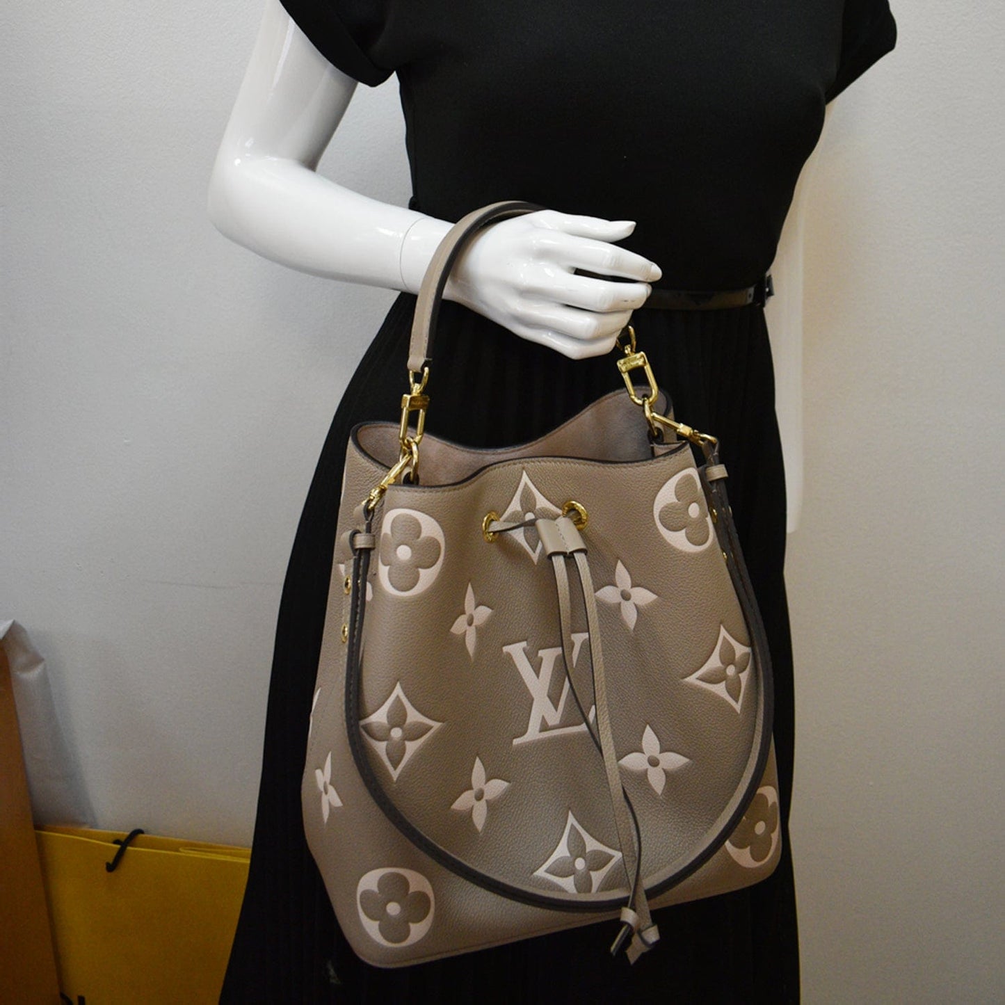 Louis Neonoe Mm Bicolor Empreinte Shoulder Bag Monogram Cream