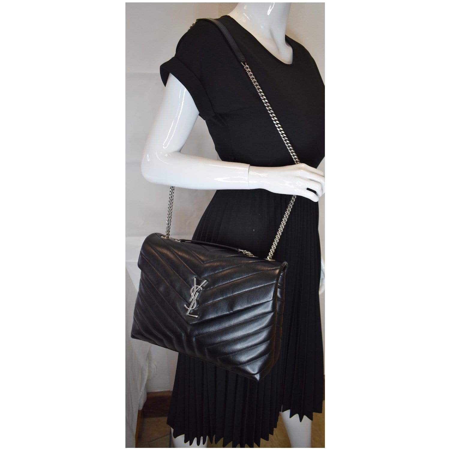 YSL Saint Laurent Saint Loulou Calfskin Chain Shoulder Bag Matelasse Black