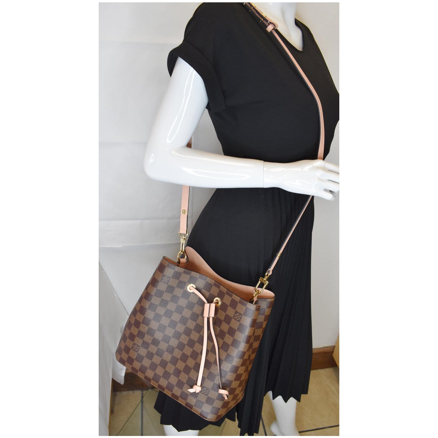 Louis Neonoe Mm Damier Ebene Crossbody Bag