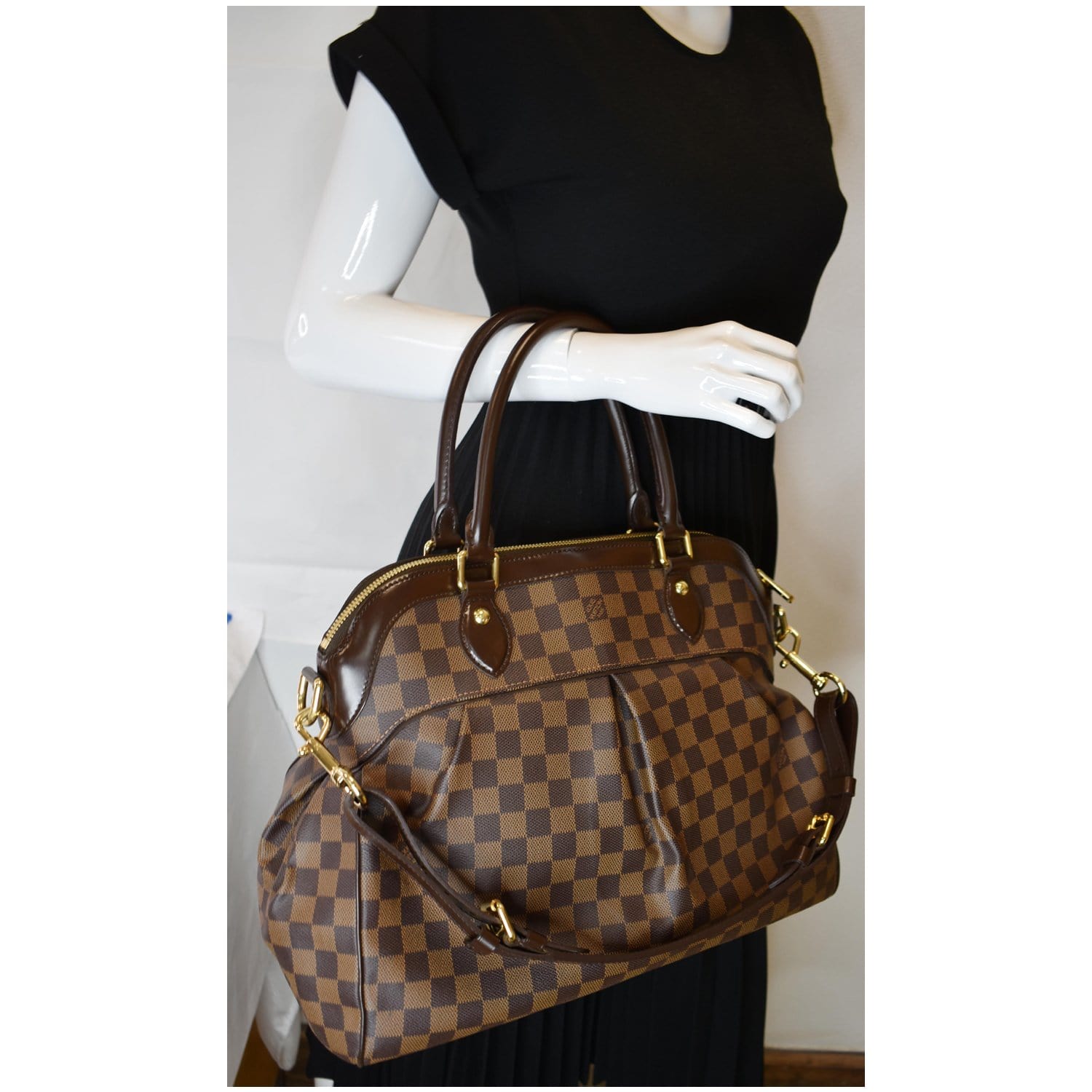 Louis Trevi Gm Damier Ebene Shoulder Bag Brown