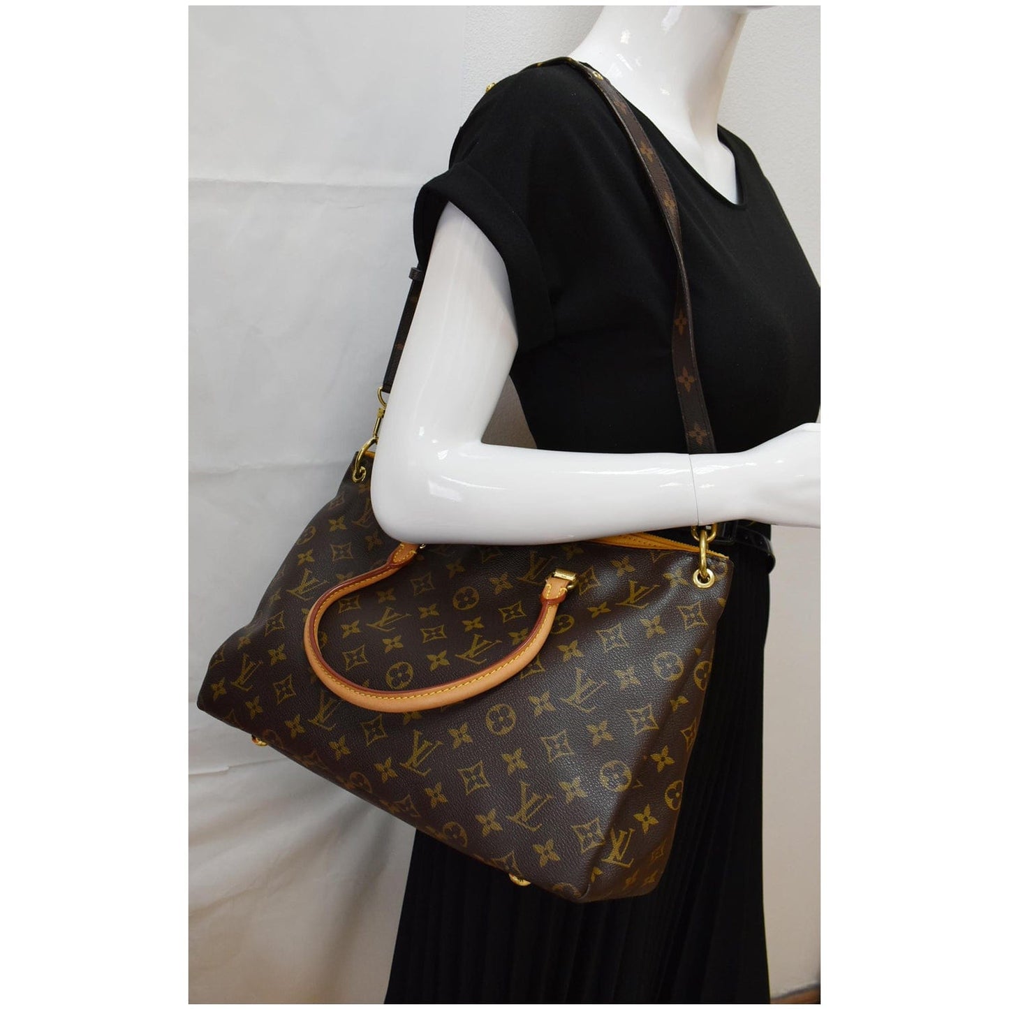 Louis Pallas Mm Shoulder Bag Canvas Monogram