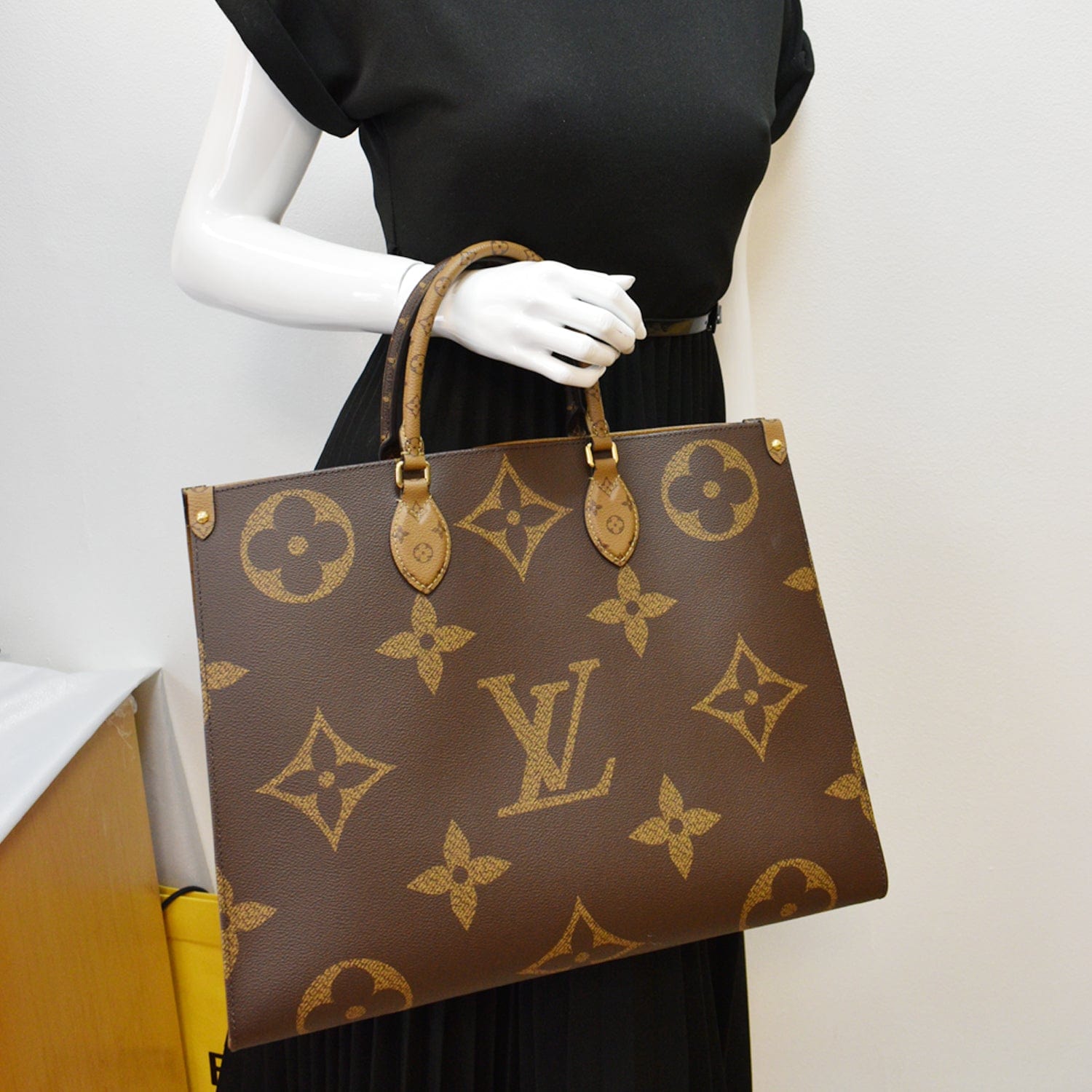 Louis Onthego Gm Giant Tote Shoulder Bag Canvas Monogram