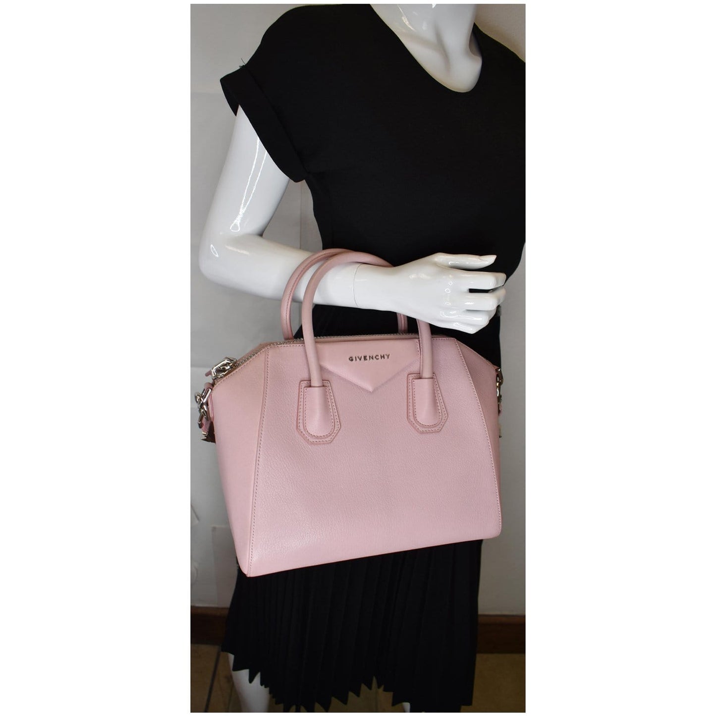 Givenchy Antigona Goatskin Shoulder Bag Rose Leather Pink
