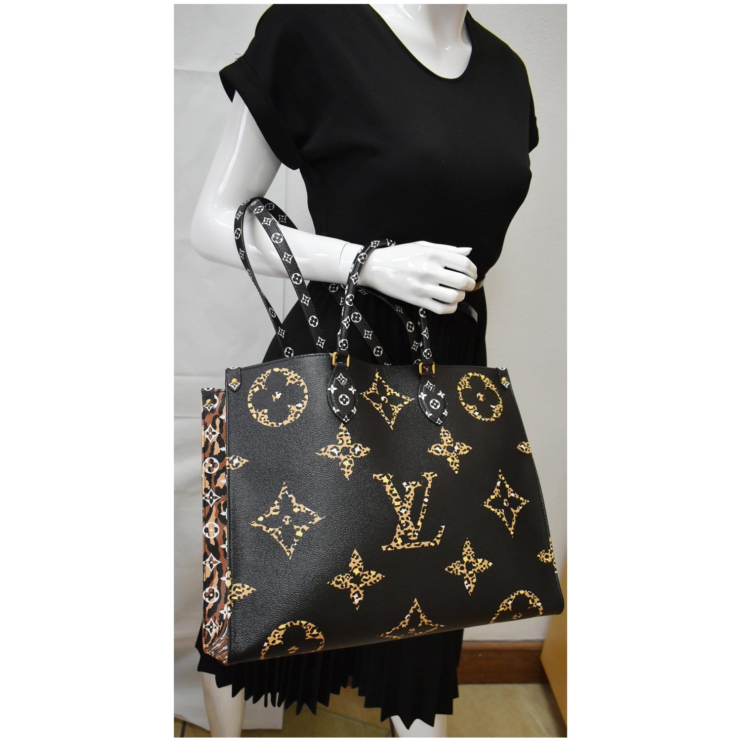Louis Onthego Jungle Gm Giant Tote Shoulder Canvas Monogram Shoulder Bag