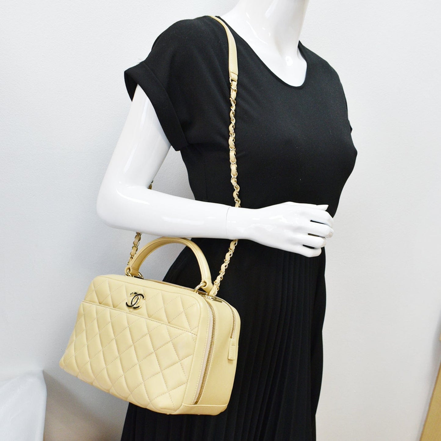 Chanel Trendy Cc Bowling Shoulder Bag Leather Quilted