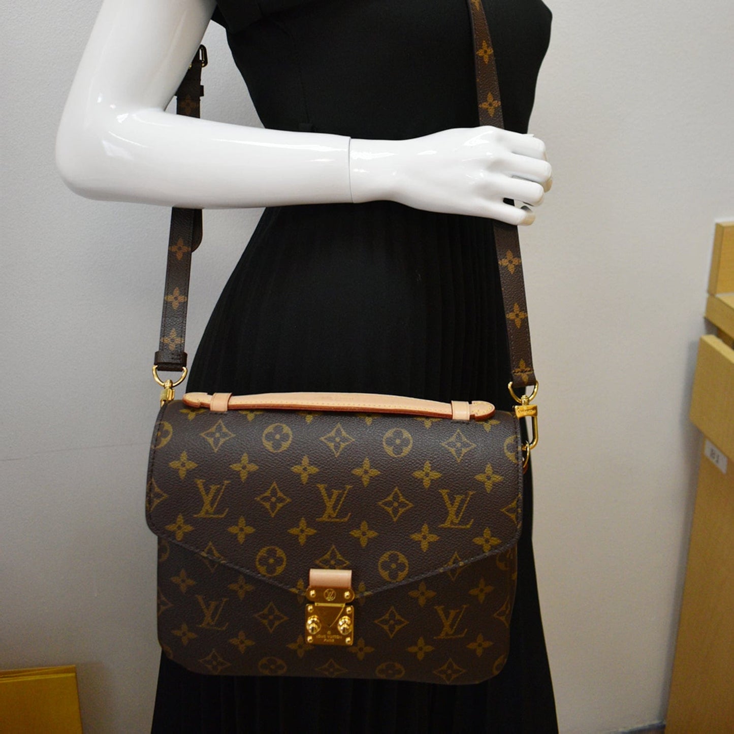 Louis Metis Pochette Crossbody Bag Sold Canvas Monogram