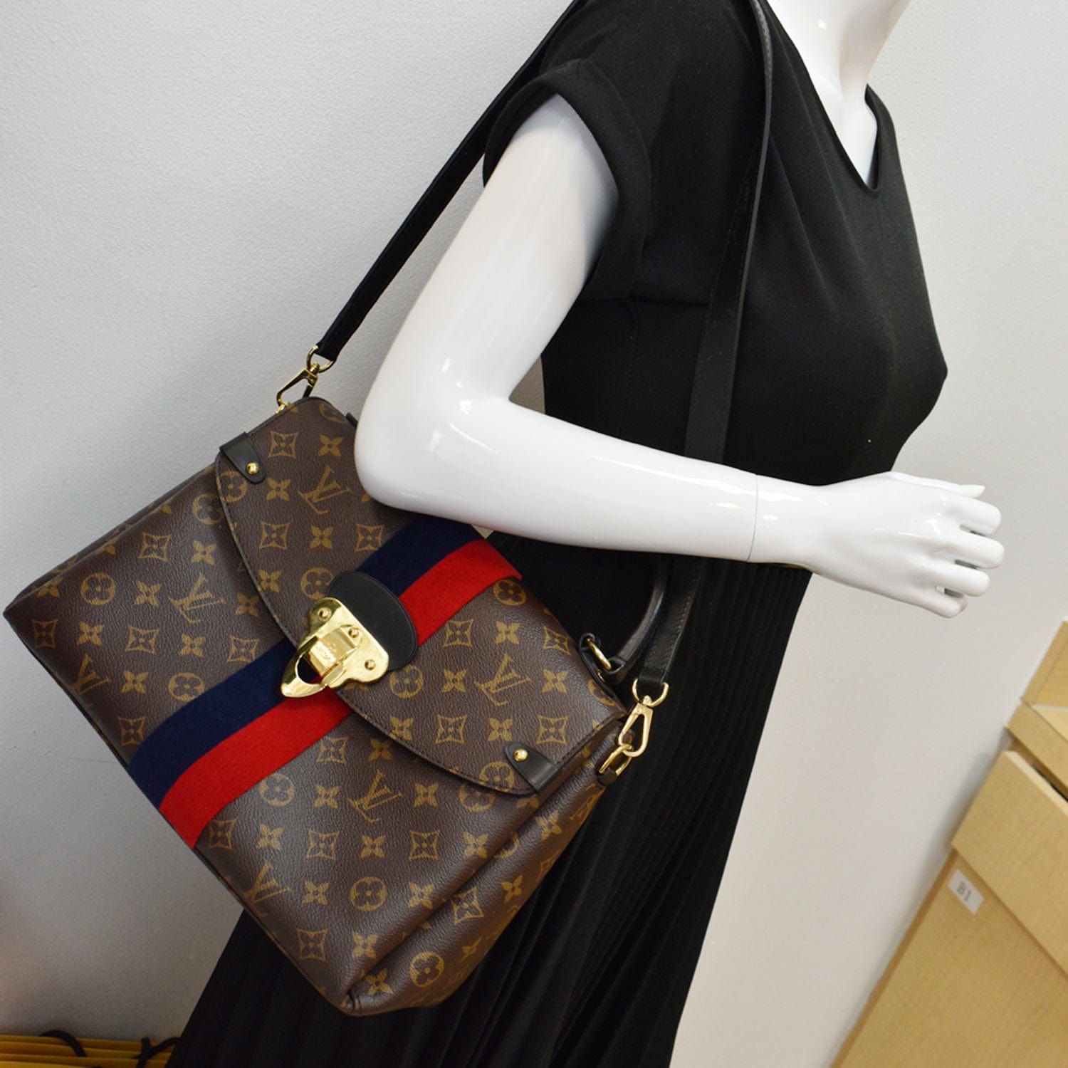 Louis Georges Mm Shoulder Bag Canvas Monogram