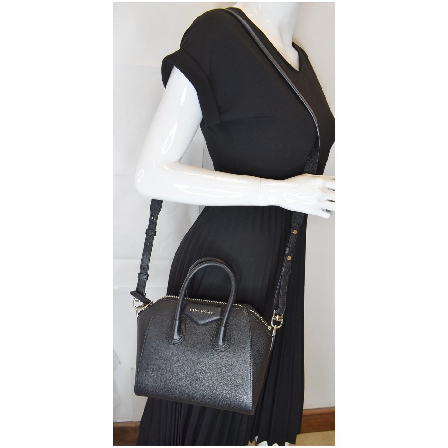 Givenchy Antigona Grained Shoulder Bag Leather Black