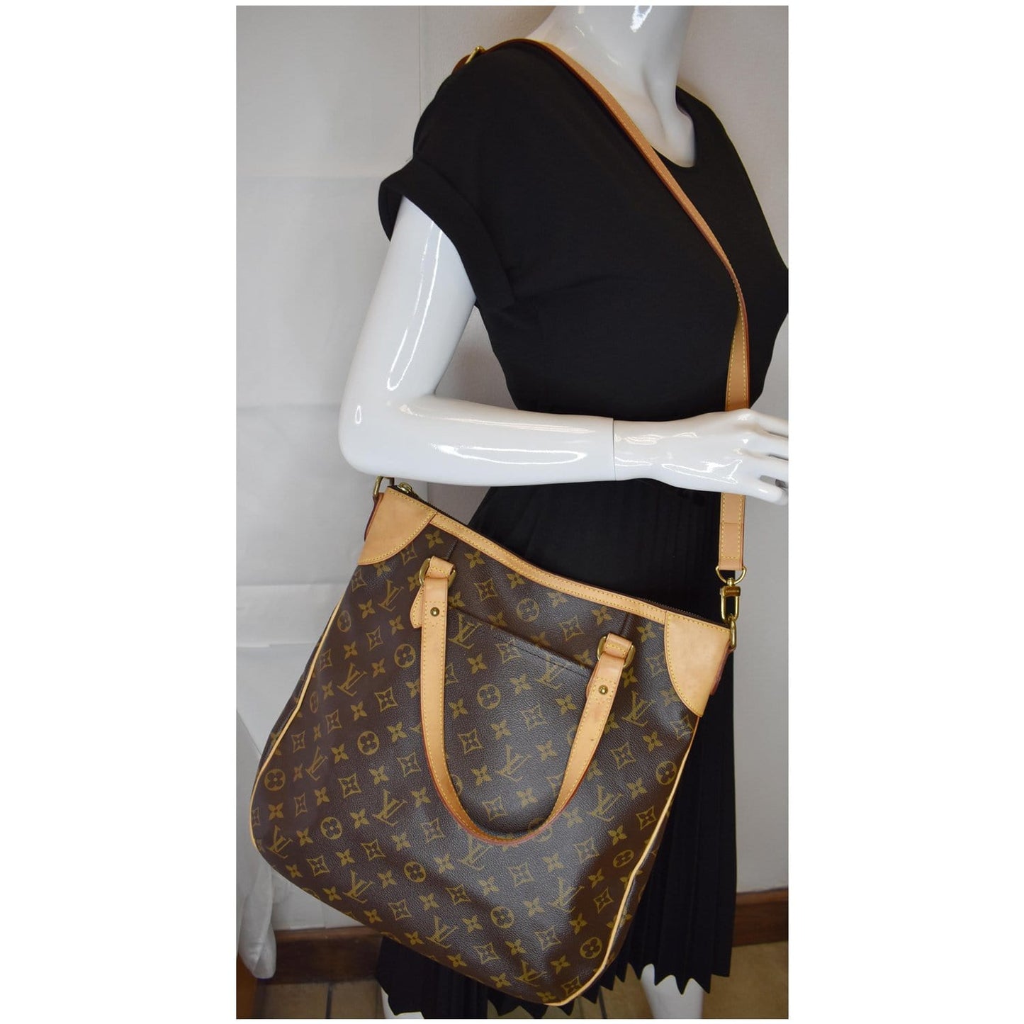 Louis Odeon Gm Shoulder Bag Canvas Monogram Brown 3