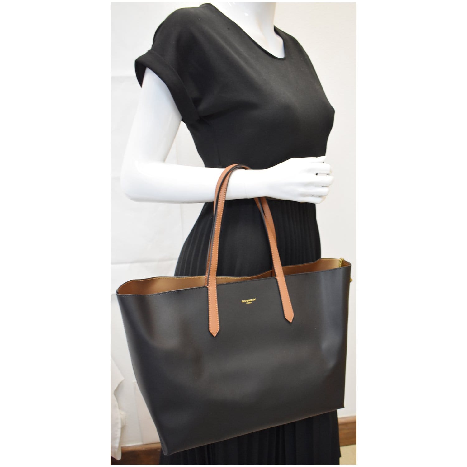 Givenchy Gv Calf Shopper Tote Bag Leather Black