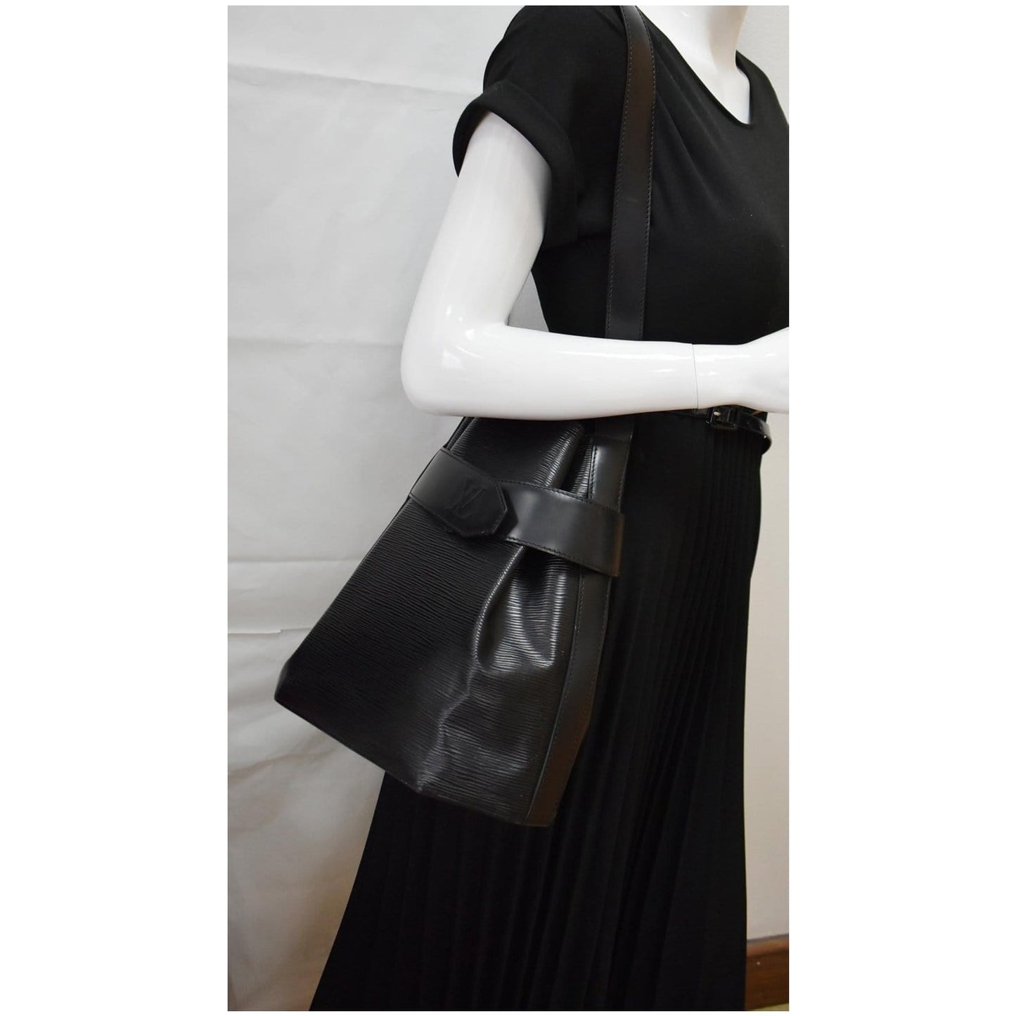 Louis Sac Epaule Pm Epi Bag Leather Black Shoulder Bag