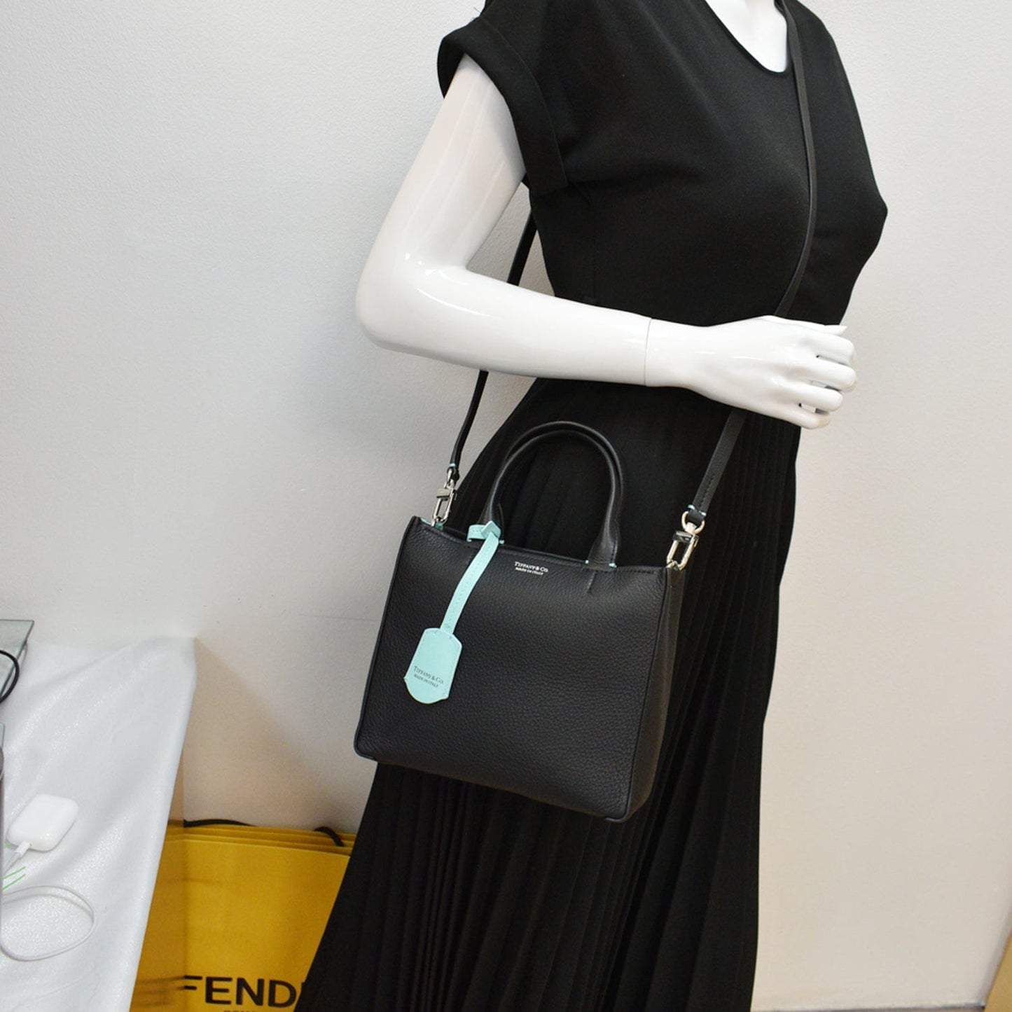 & Co Micro Grain Tote Bag Leather Black