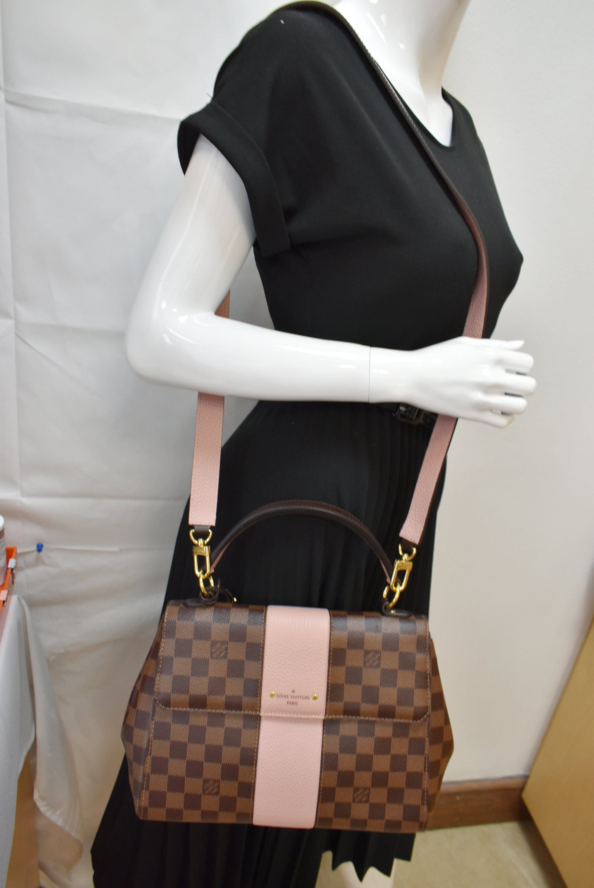 Louis Bond Street Mm Damier Ebene Crossbody Crossbody Bag