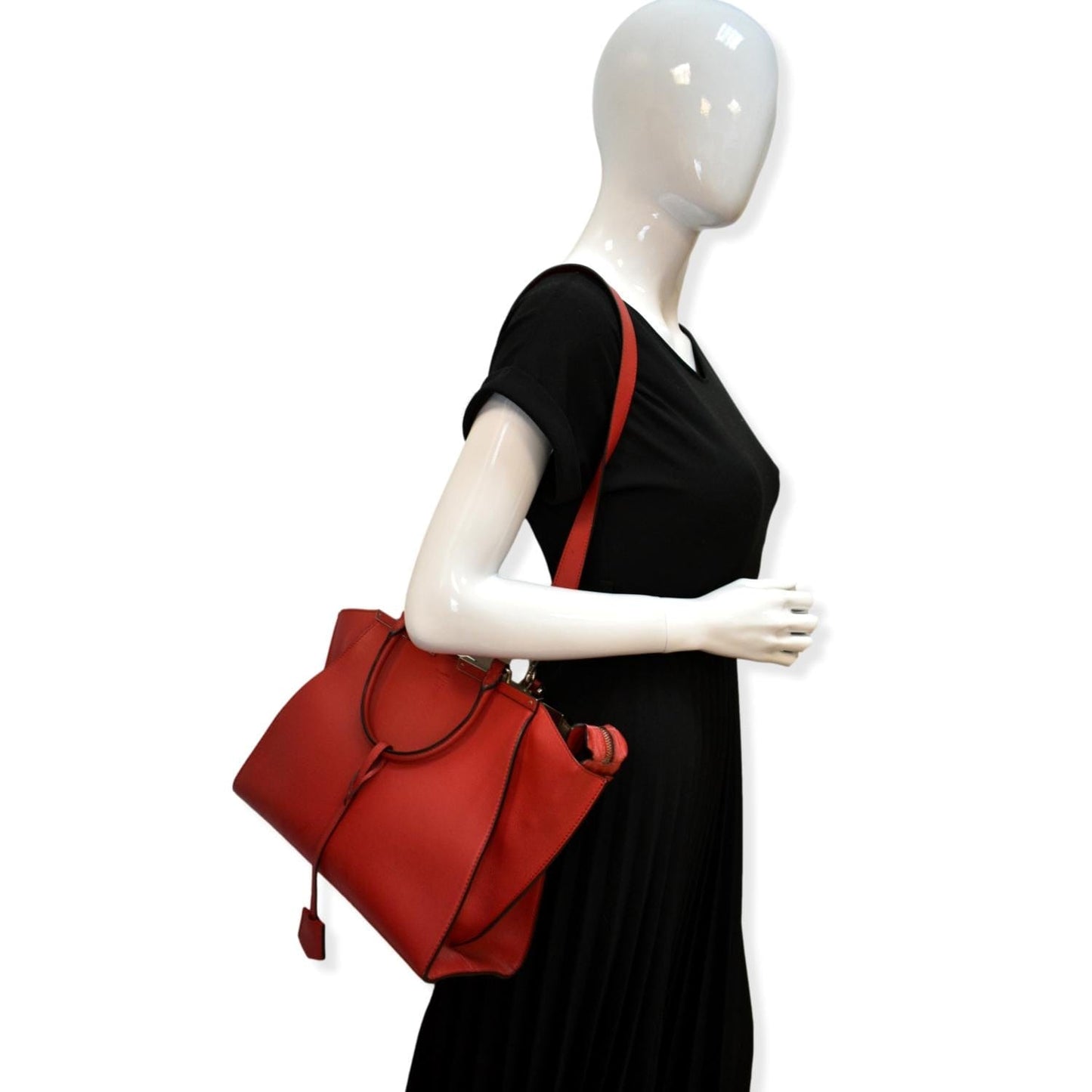 Fendi Jours Calfskin Shoulder Bag Leather Red