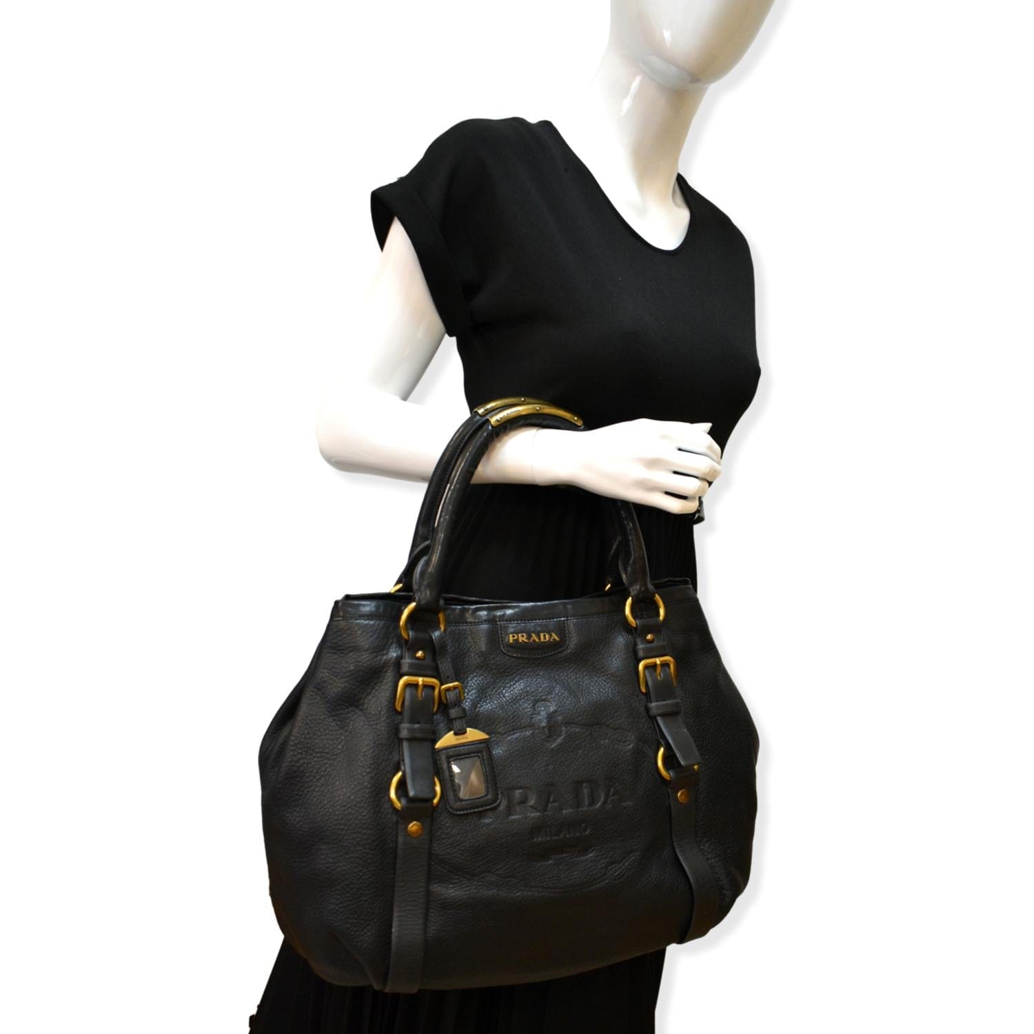 Vitello Daino Embossed Hobo Bag Leather Black Travel Bag