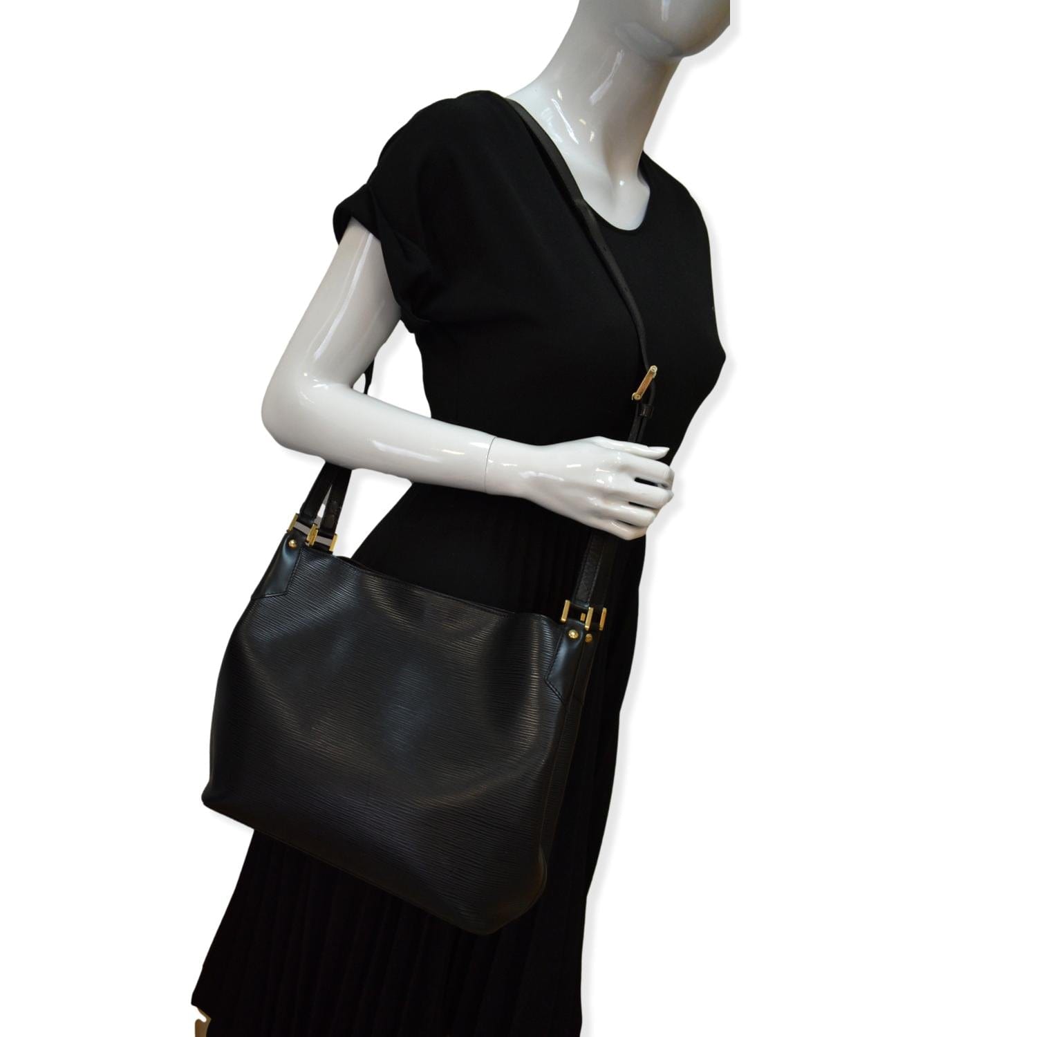 Louis Mandara Mm Epi Shoulder Bag Leather Black