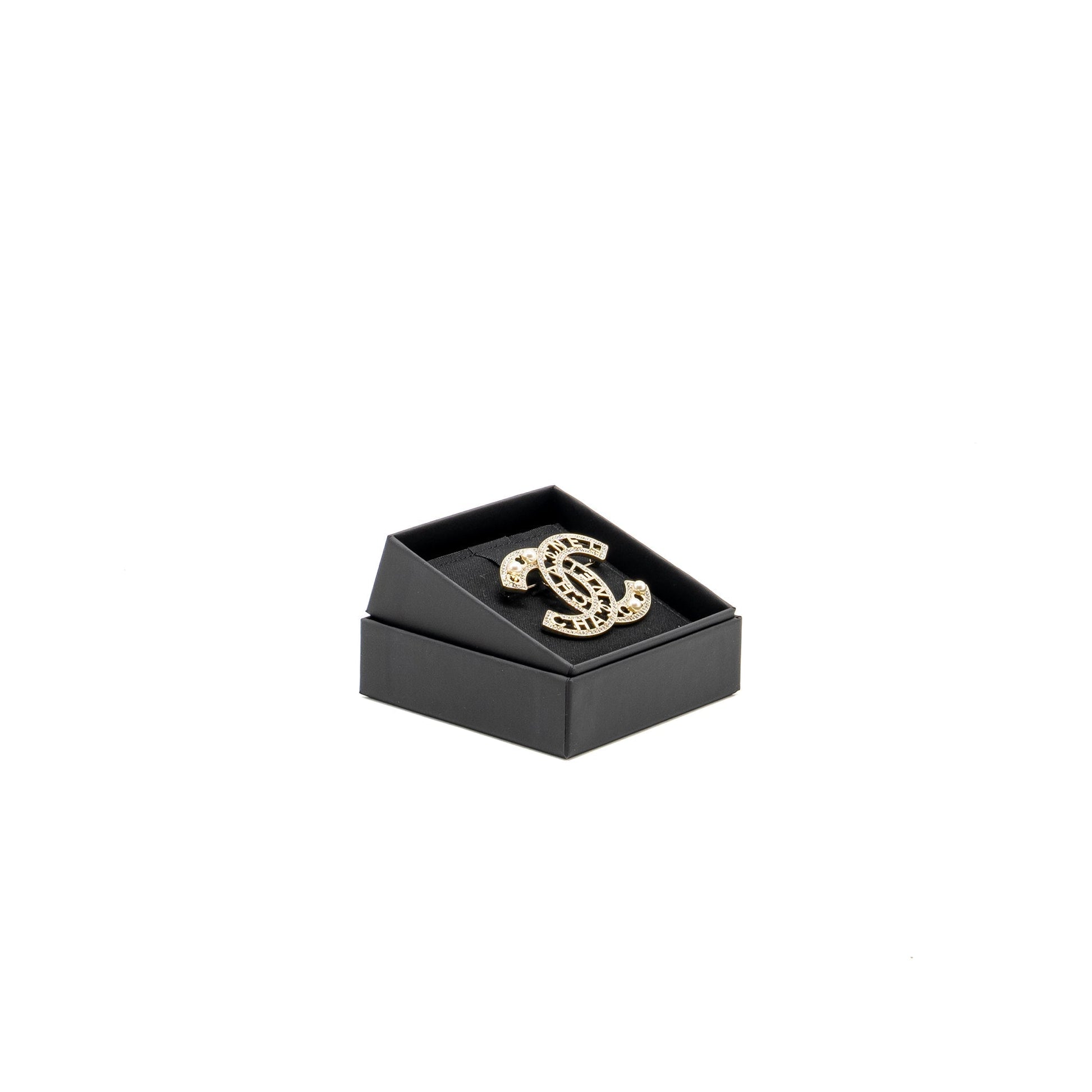 Chanel CC logo Crystal Pearl Brooch Light Gold Handbag