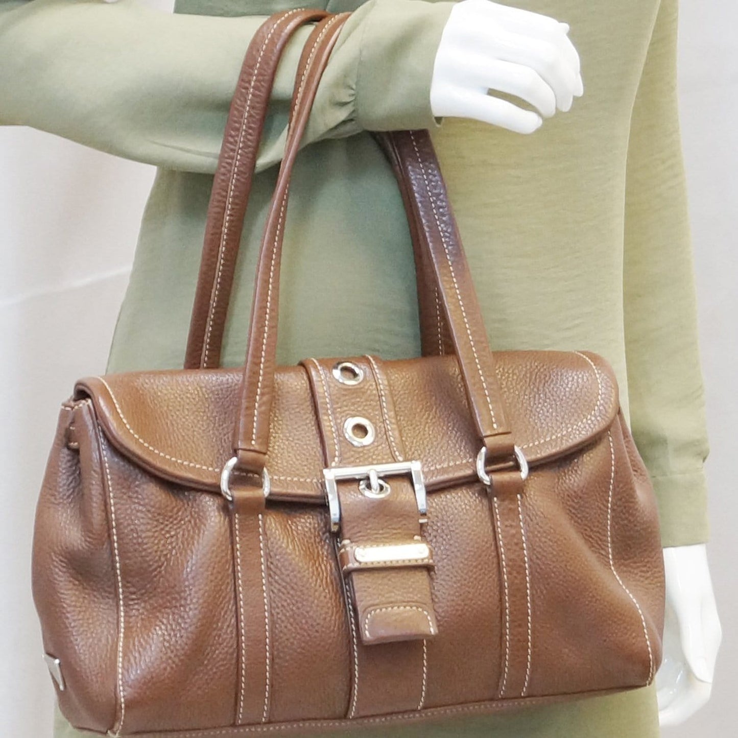 Grommet Shoulder Bag Leather Brown