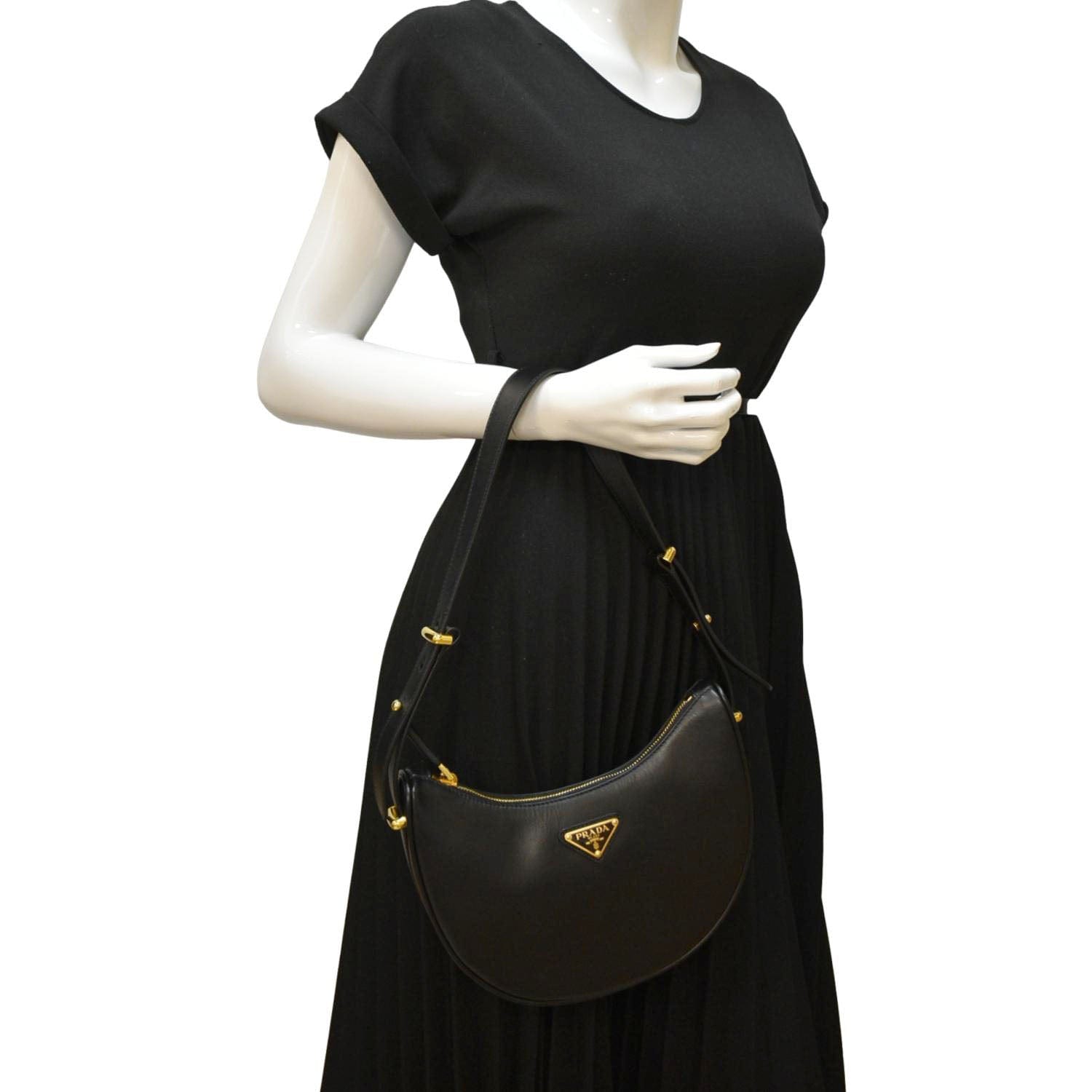 Arque Shoulder Bag Leather Black