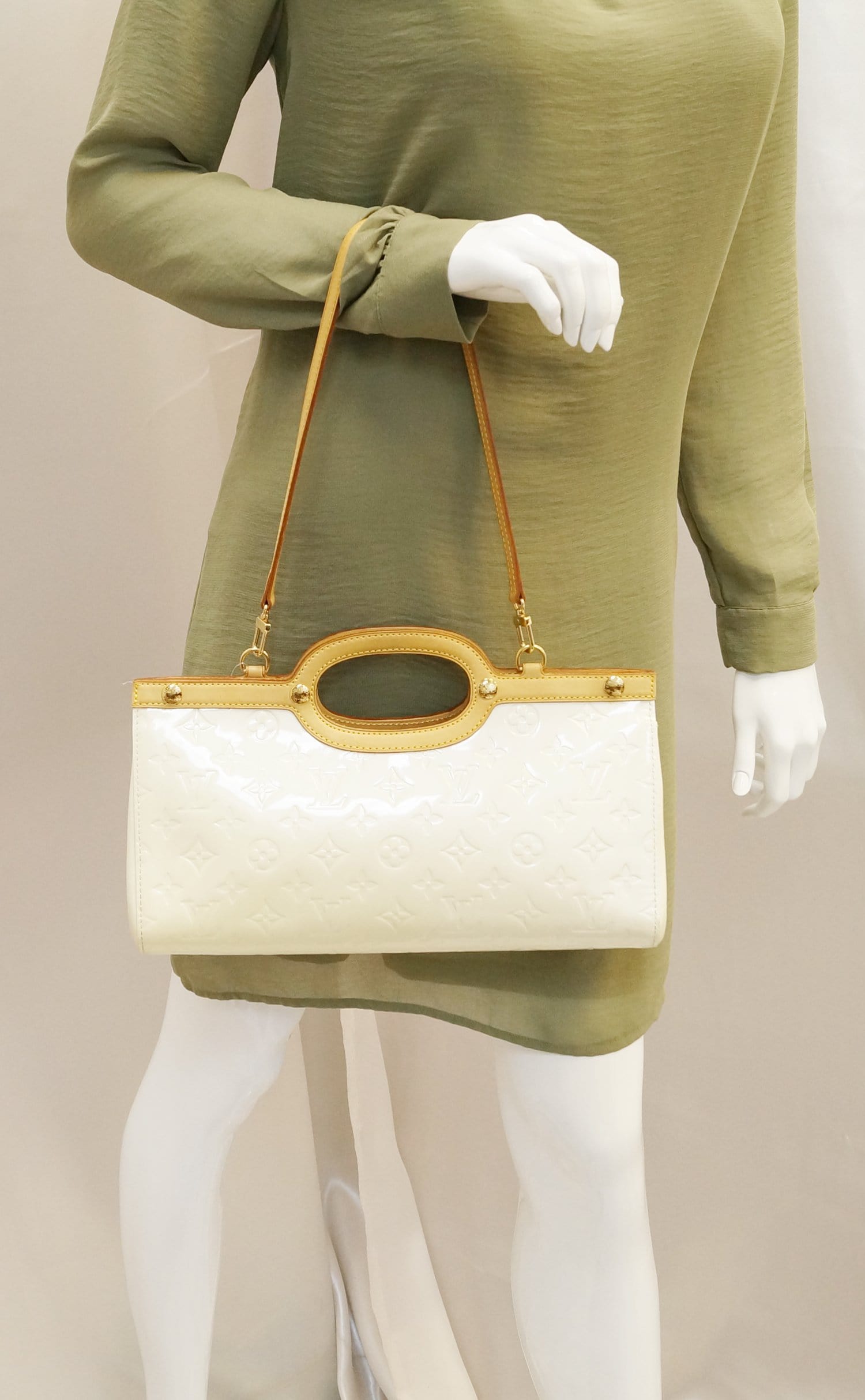 Louis Vernis Roxbury Drive Shoulder Bag Leather Cream