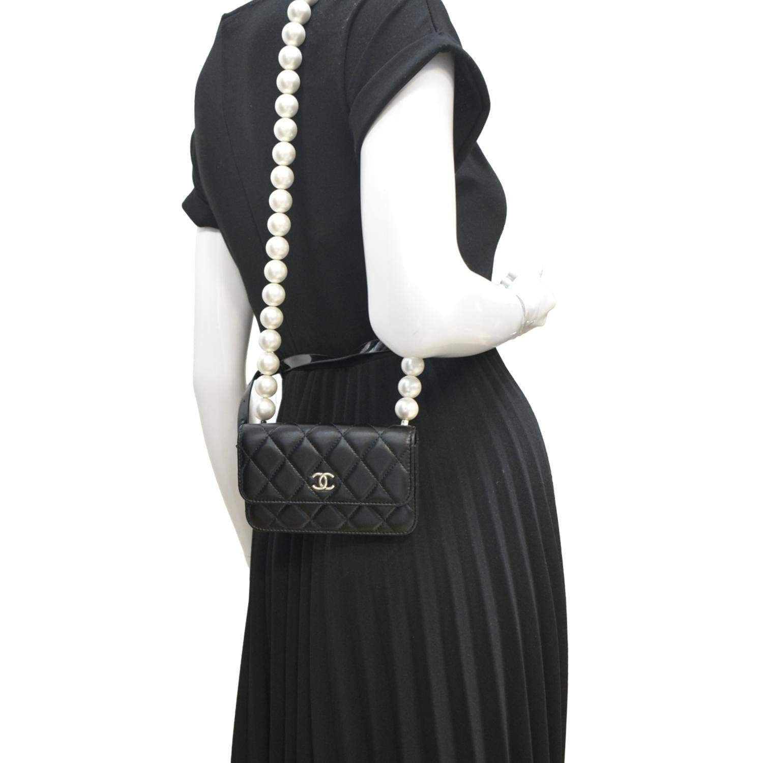 Chanel Pearl CC Quilted on Leather Black Wallet Case