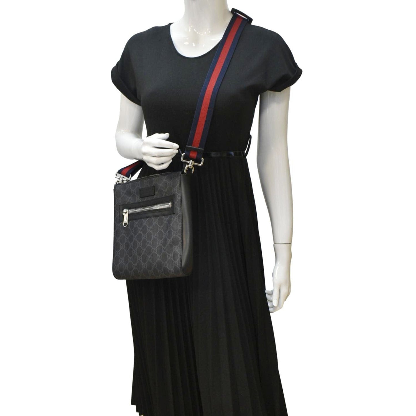 Gucci Supreme Messenger Bag Canvas Black Crossbody Bag