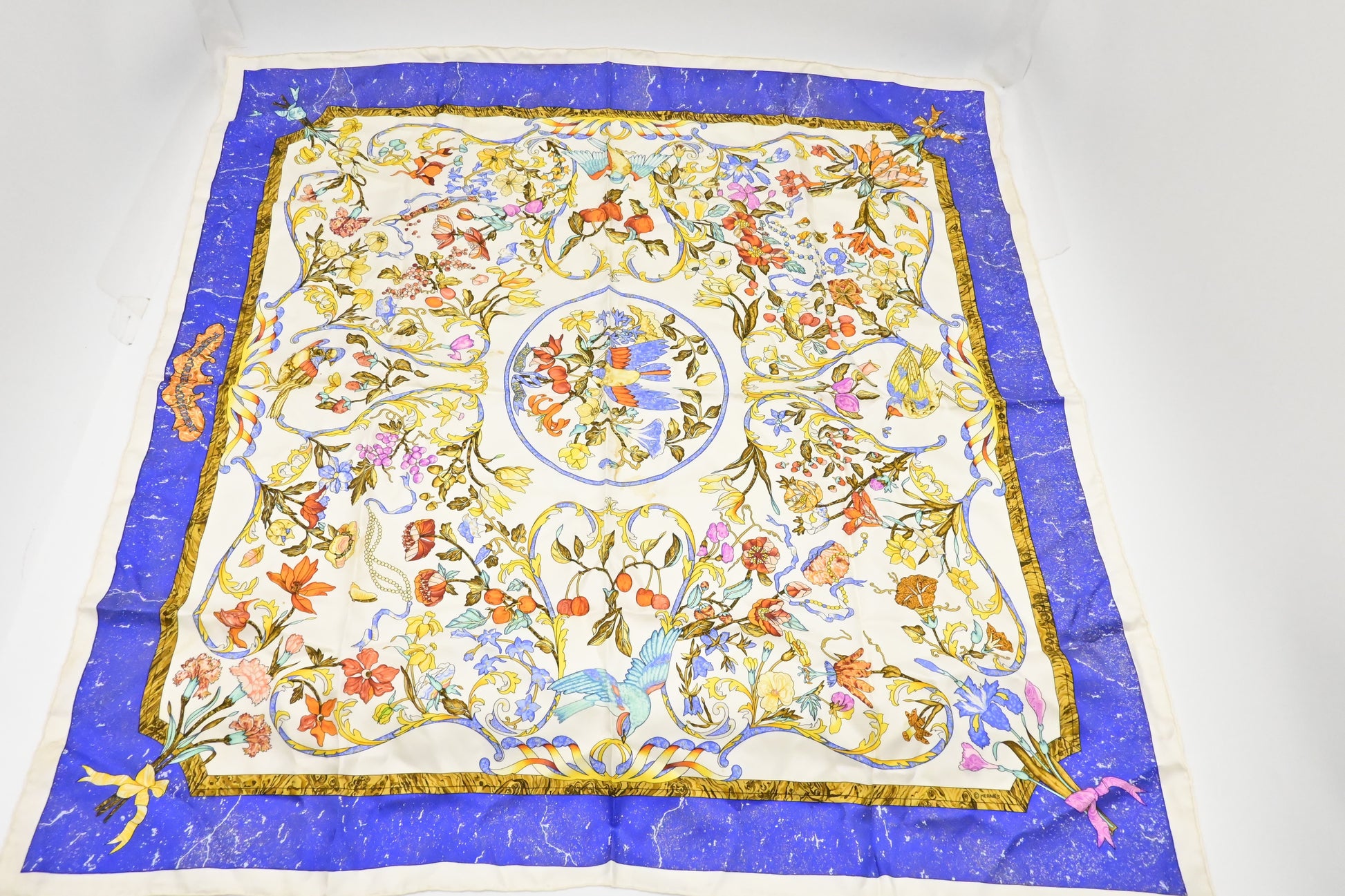 Hermes 'Pierres D'Orient Et D'Occident' Carre In Silk Travel Bag