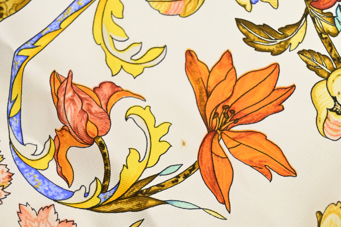 Hermes 'Pierres D'Orient Et D'Occident' Carre In Silk Travel Bag