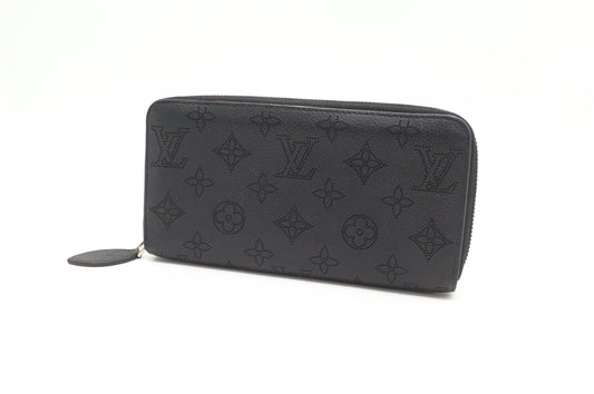 Louis Vuitton Zippy Mahina Leather Black Wallet Case