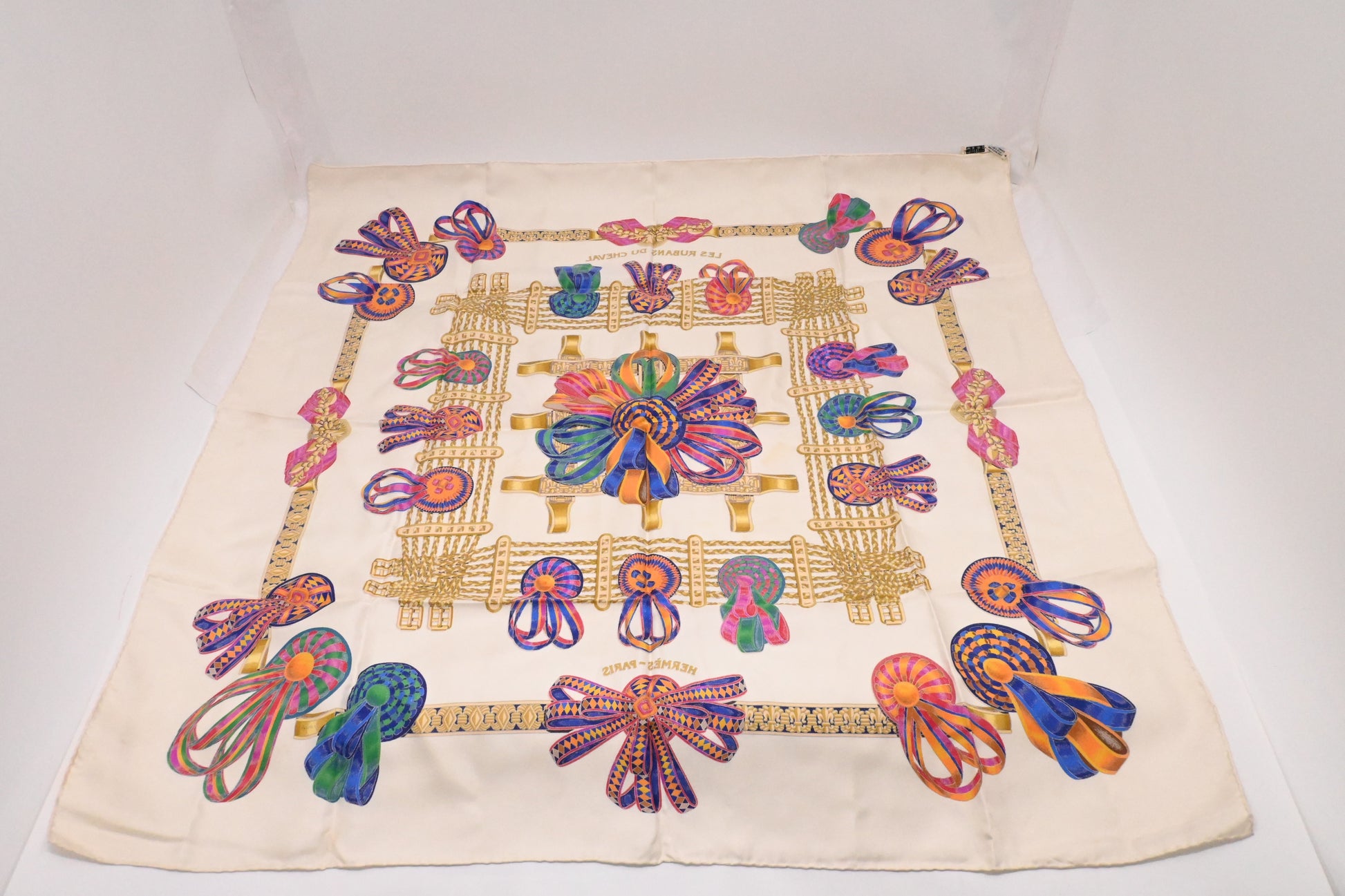 Hermes 'Les Rubain Du Cheval' Carre In Silk White Travel Bag