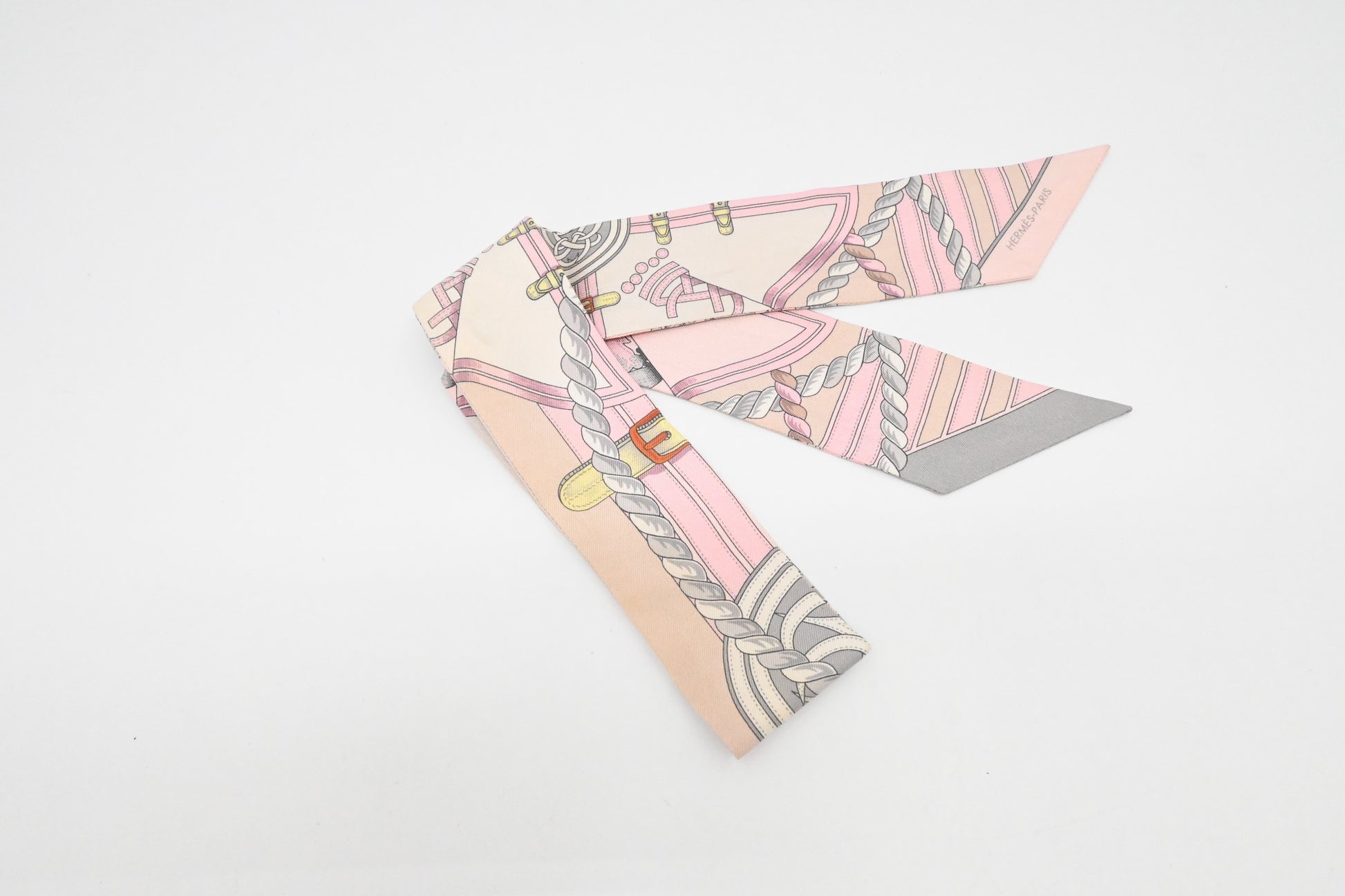 Hermes 'Grande Tenue' Twilly In Silk Handbag Pink Travel Bag