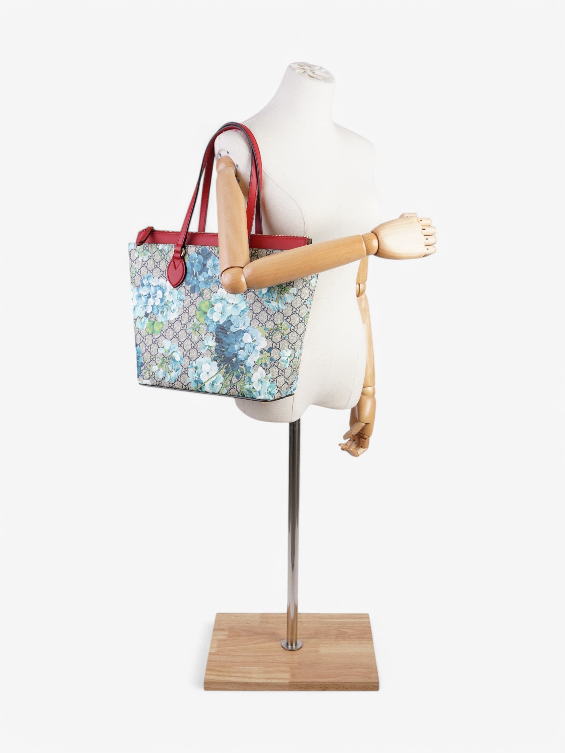 Gucci Linea Zip Tote Supreme Bloom Coated Canvas Red Shoulder Bag