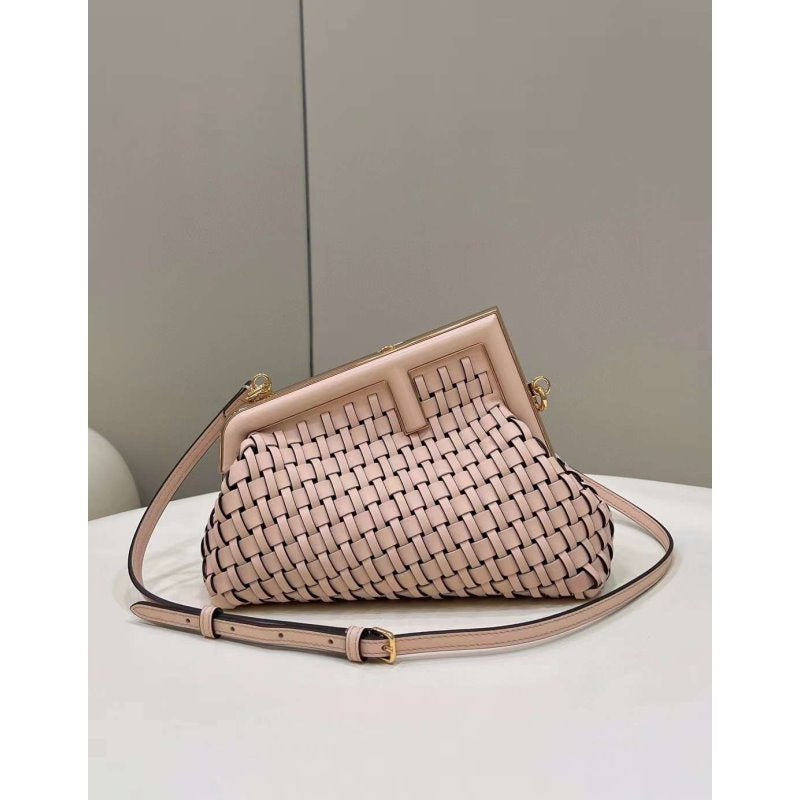 Fendi Shoulder Bag Shoulder Bag Bg02062