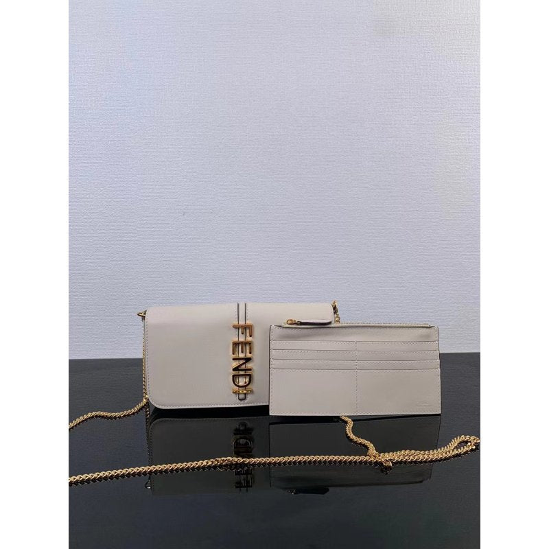 Fendi Fendi Leather Chain Bag Bg0525194 Travel Bag