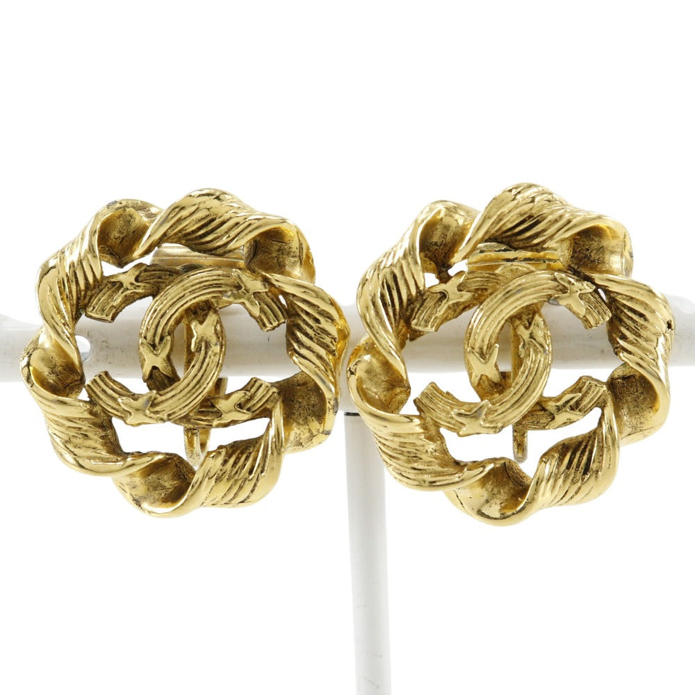 Chanel Round Coco Mark Earrings Jewelry