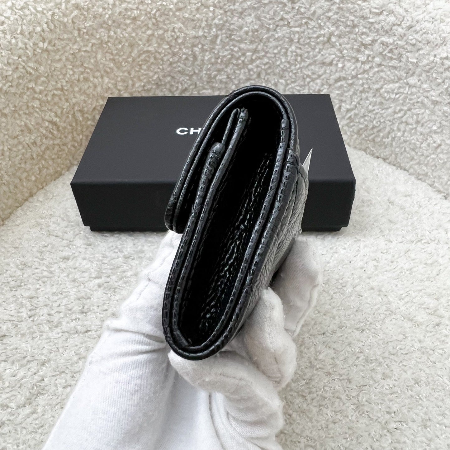 Classic Snap Card Holder in Black Caviar and GHW Signature