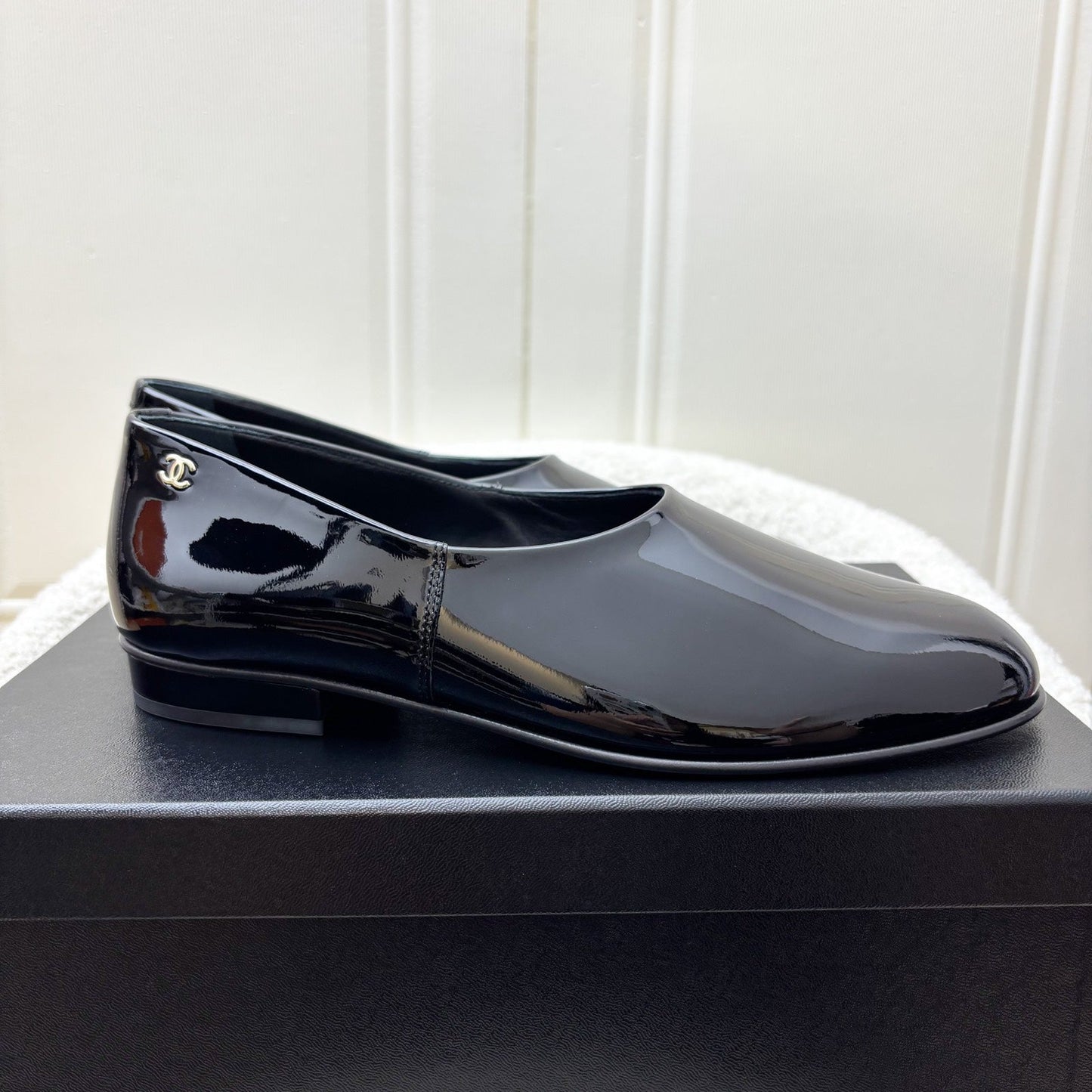 Chanel Mocassins with CC Logo in Black Patent Leather Sz 37.5 Shoes