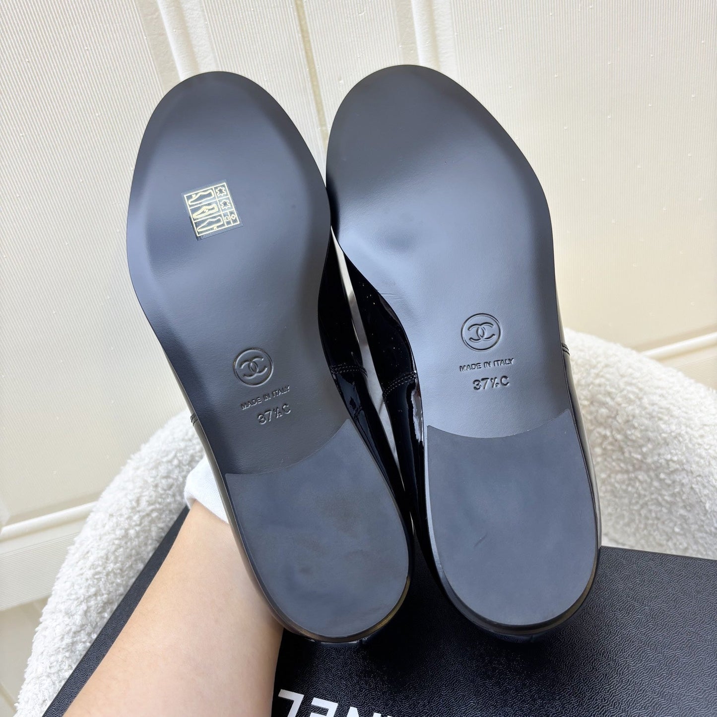Chanel Mocassins with CC Logo in Black Patent Leather Sz 37.5 Shoes