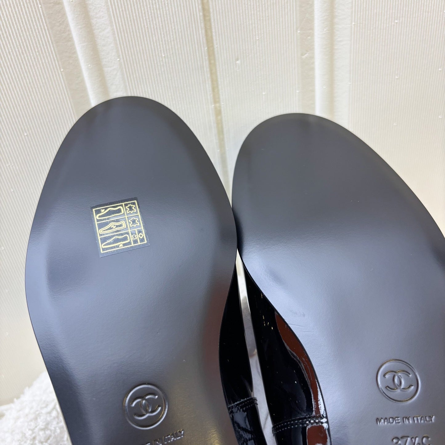 Chanel Mocassins with CC Logo in Black Patent Leather Sz 37.5 Shoes