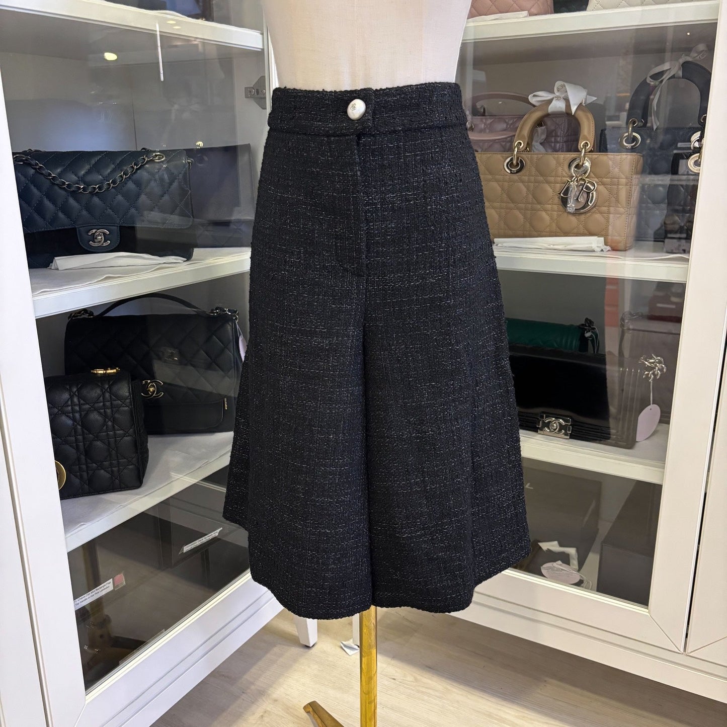 Chanel Bermuda Shorts in Black Viscose / Cotton Tweed Sz 38