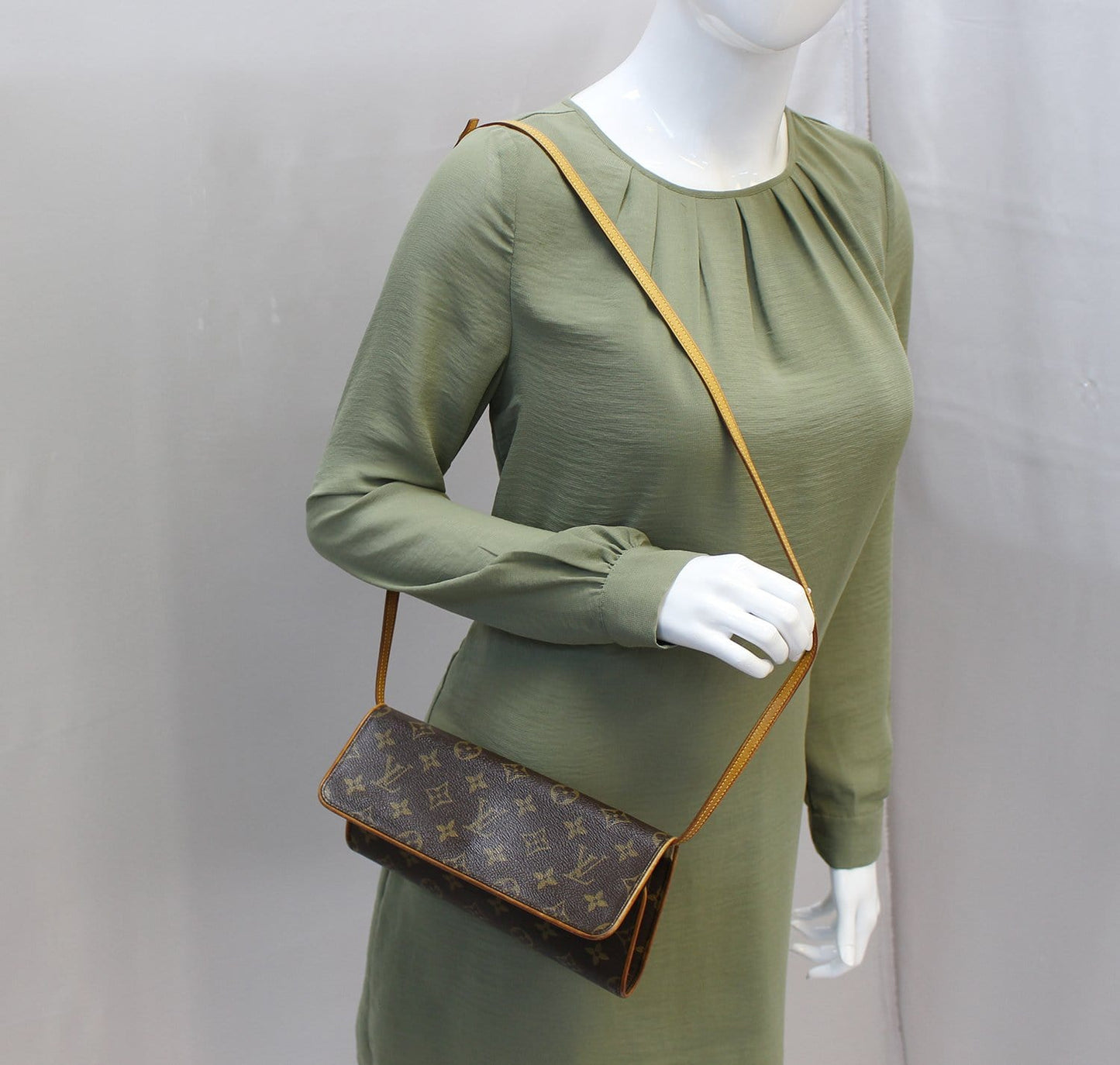 Louis Pochette Twin Gm Shoulder Bag Canvas Monogram