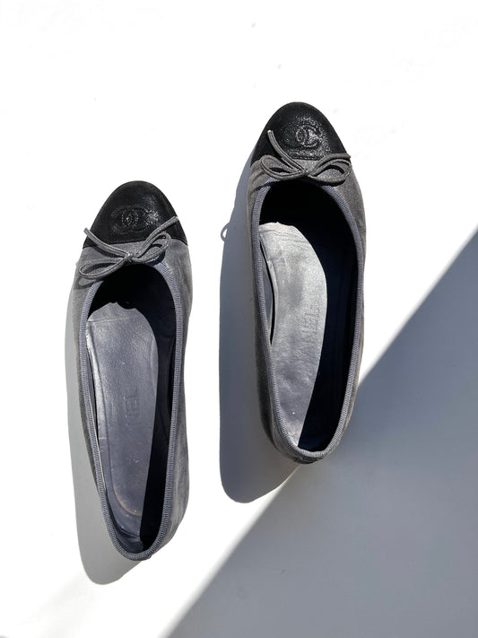 Chanel Black Dark Gray CC Logo Ballerina Leather Flats 37, 6.5