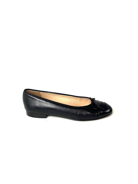 Chanel Black Cap Toe Leather Ballerina Classic Logo Flats 37.5 7
