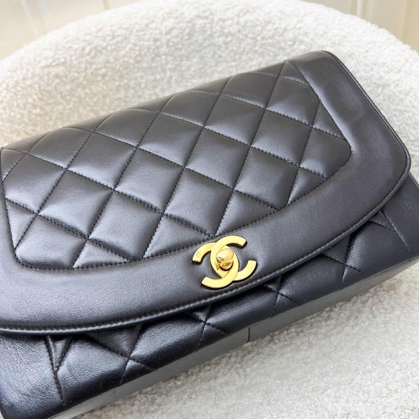 Chanel Medium Diana Flap in Black Lambskin and GHW Accessory