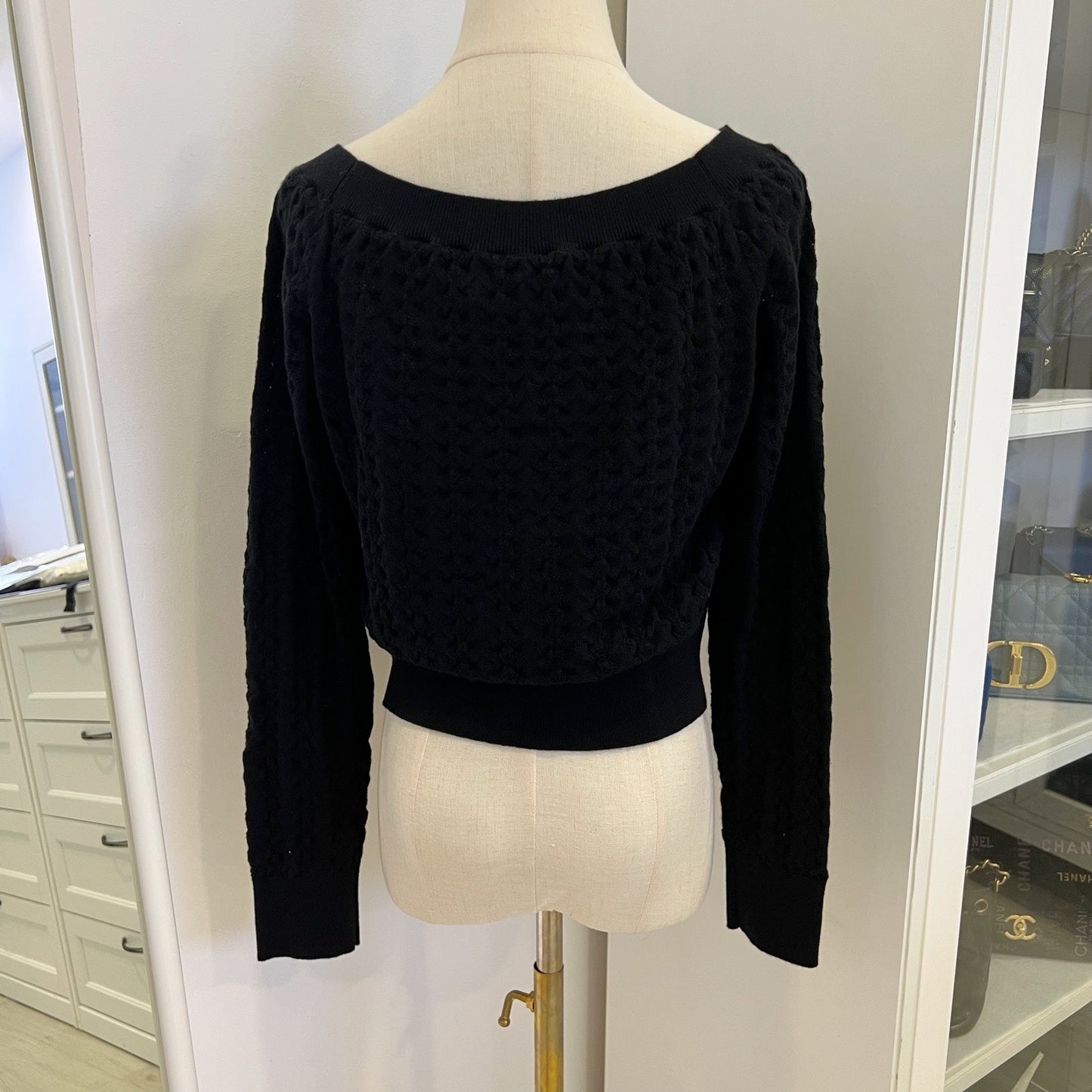 Chanel Knitted Pullover with CC Logo in Black 100% Cashmere (Model: ) Accessory