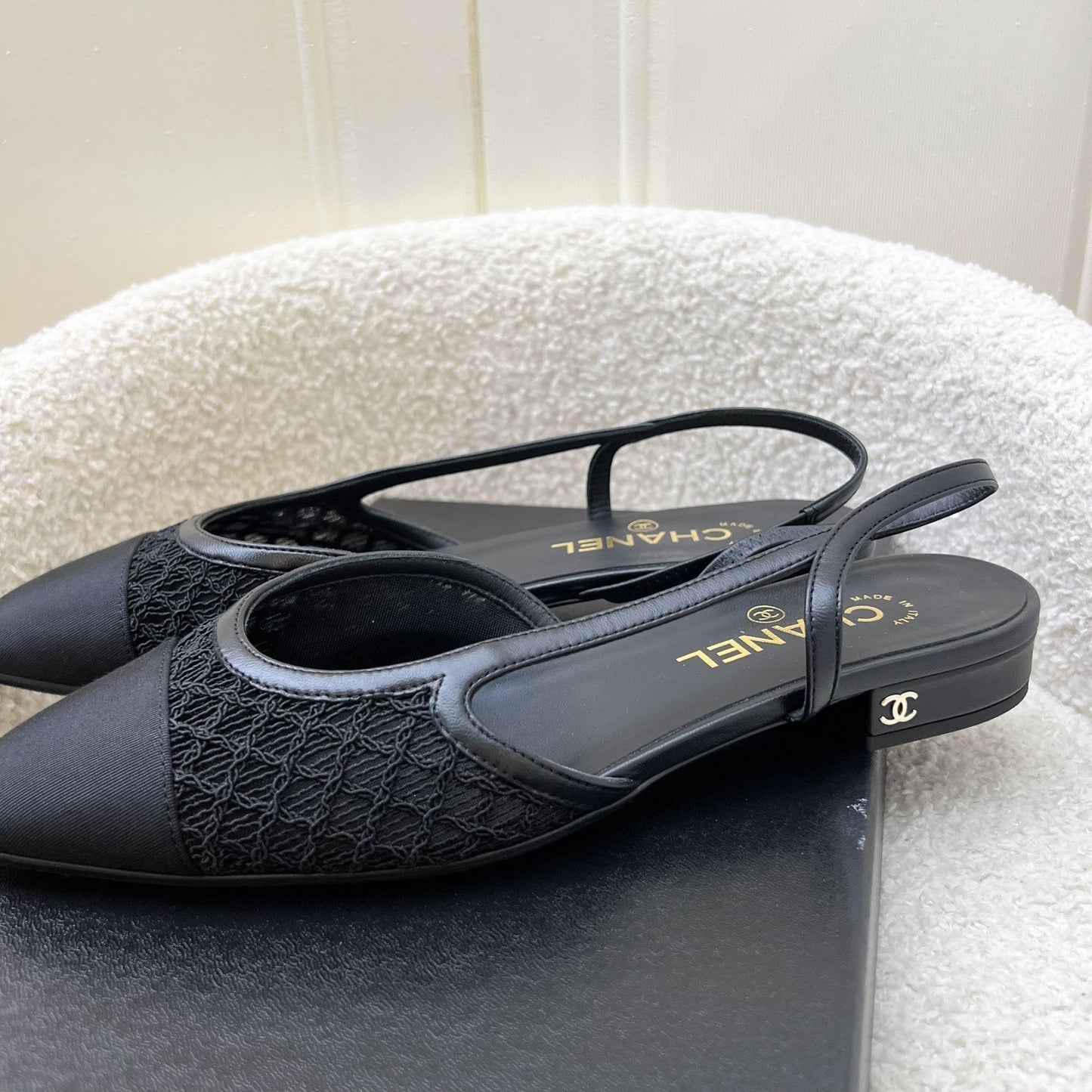 Chanel Slingbacks in Black Leather, Lace and Gosgrain Size 39.5 (Model: ) Accessory