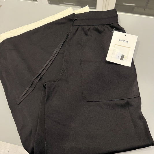 Chanel Pants in Black &amp; Ecru Mixed Fibres (Vicose and Polyamide) Sz 38 (Model: )