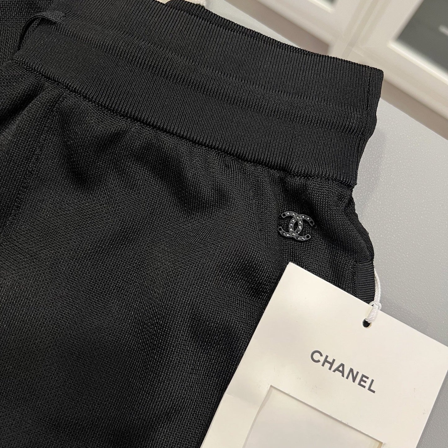 Chanel Pants in Black &amp; Ecru Mixed Fibres (Vicose and Polyamide) Sz 38 (Model: )